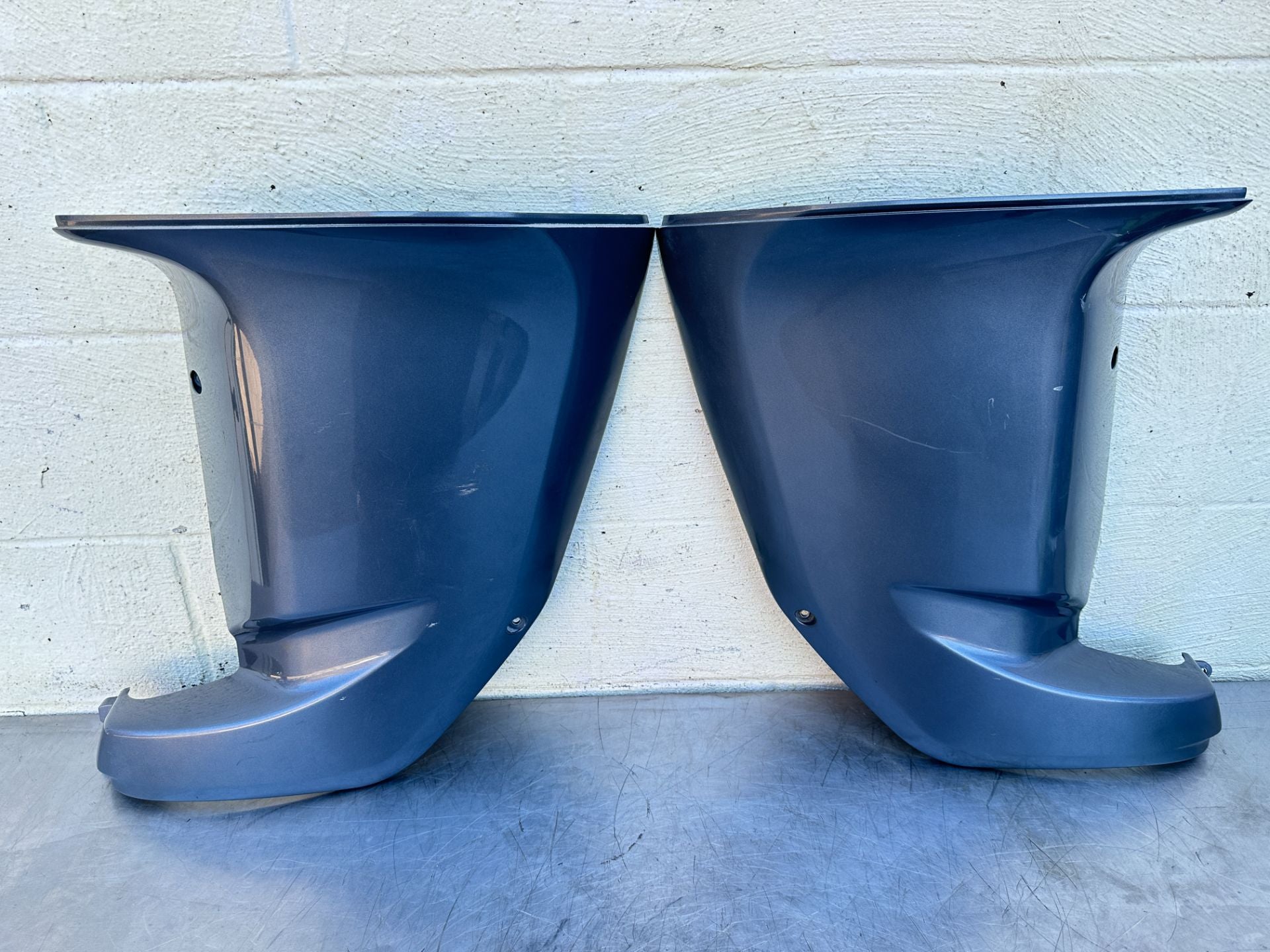 2004 Yamaha 225 HP 4 Stroke Outboard Lower Apron Cover 69J-42741-00-8D OEM