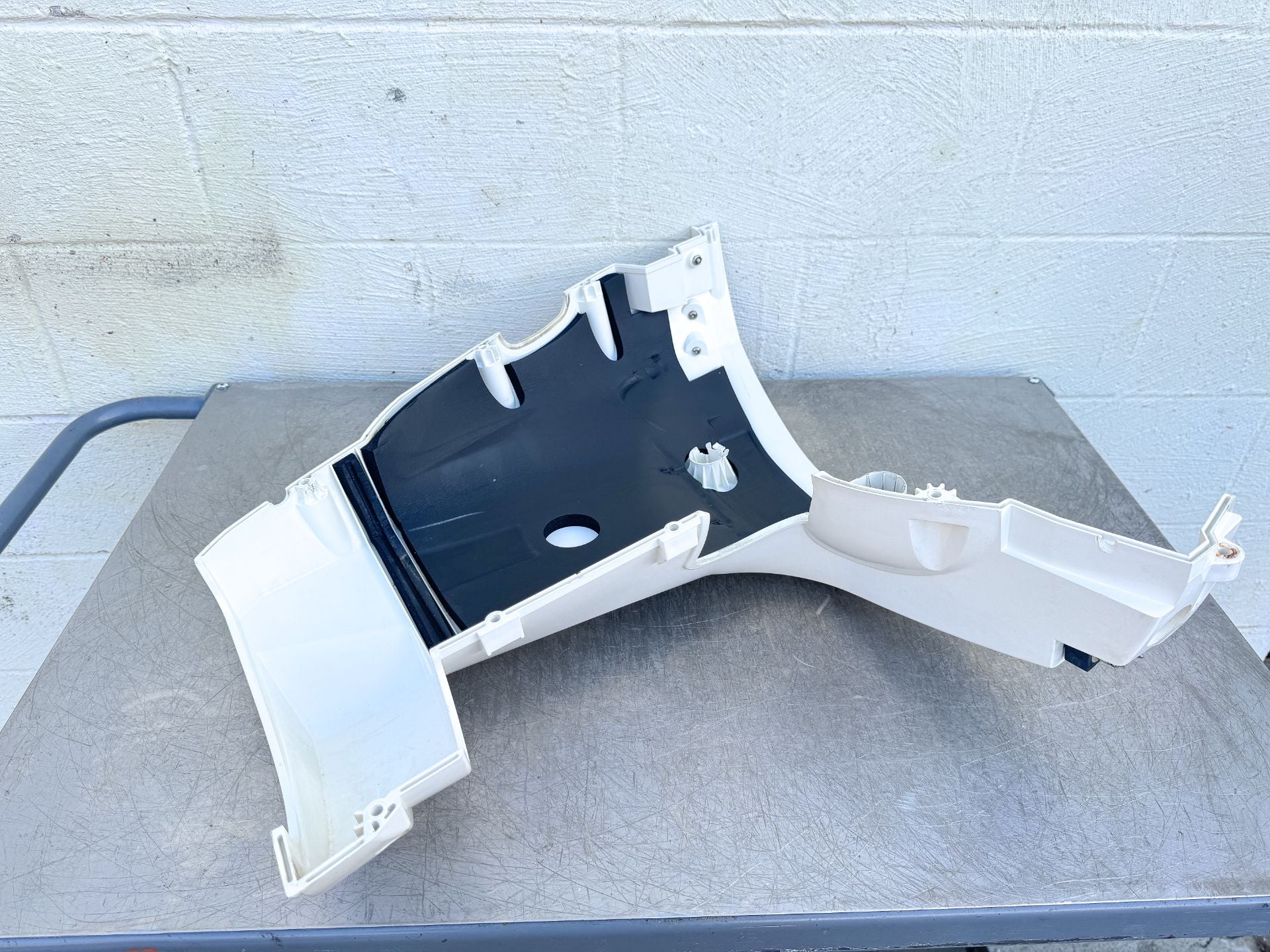 2015 Evinrude 30 HP 2 Stroke Outboard Lower Apron Cowling Port White 5008170 OEM