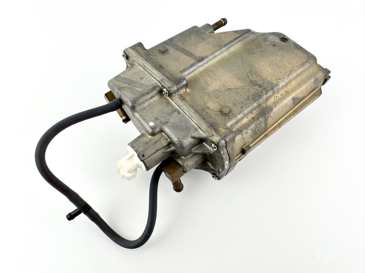 2002 Yamaha 115 HP 4 Stroke Outboard VST Float Chamber Assembly 68V-14180-01-00 OEM