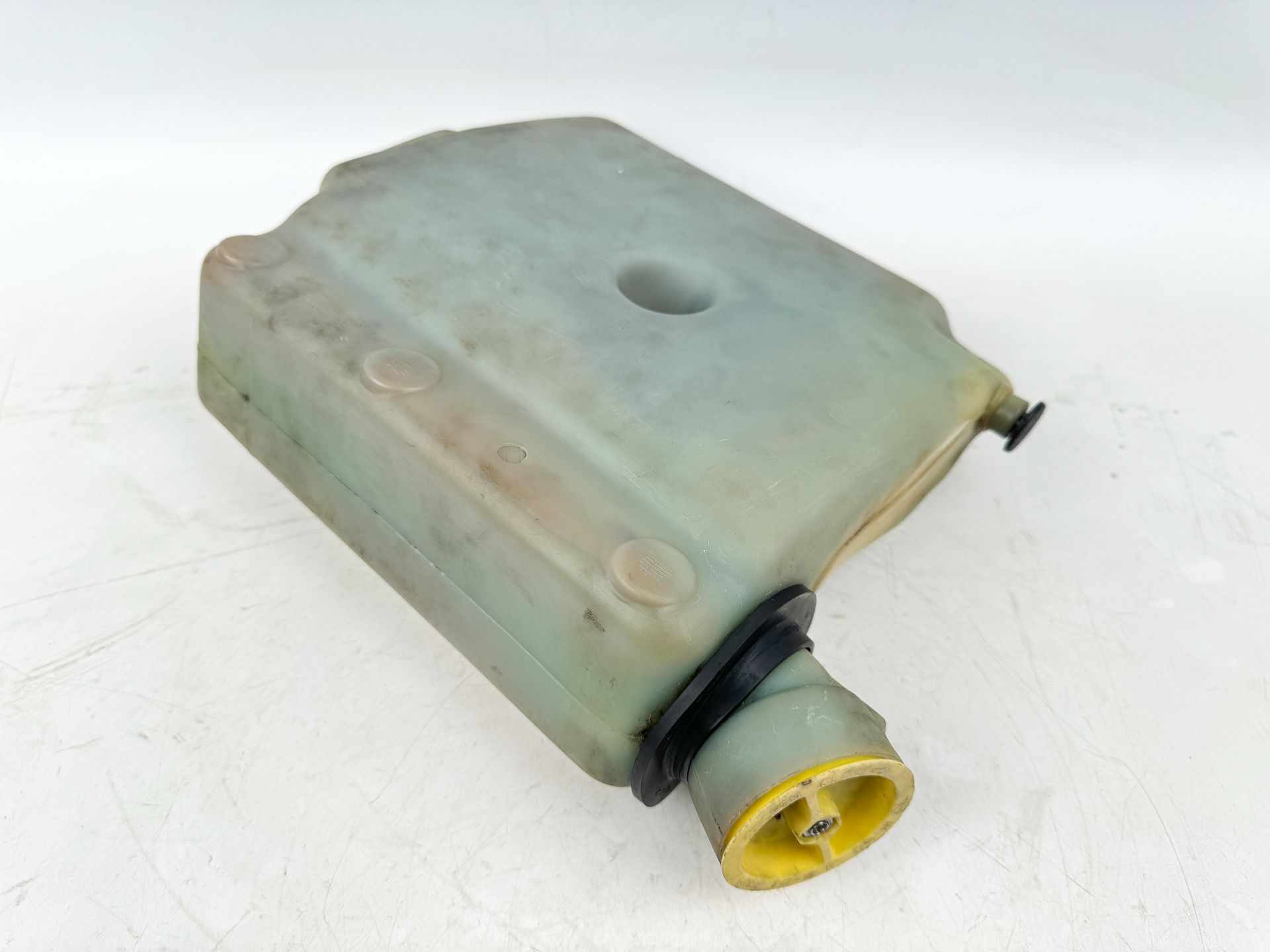 2000 Mercury 90 HP 2 Stroke Outboard Oil Tank 828361A2 OEM