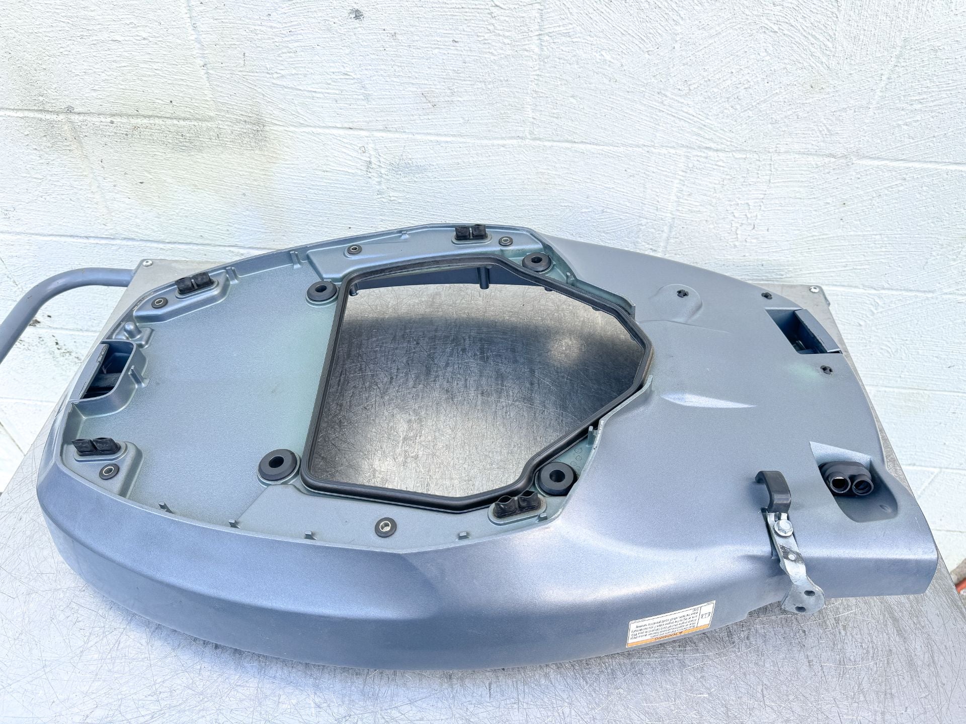 2009 Yamaha 115 HP 4 Stroke Outboard Bottom Cowling Pan 68V-42710-01-8D OEM