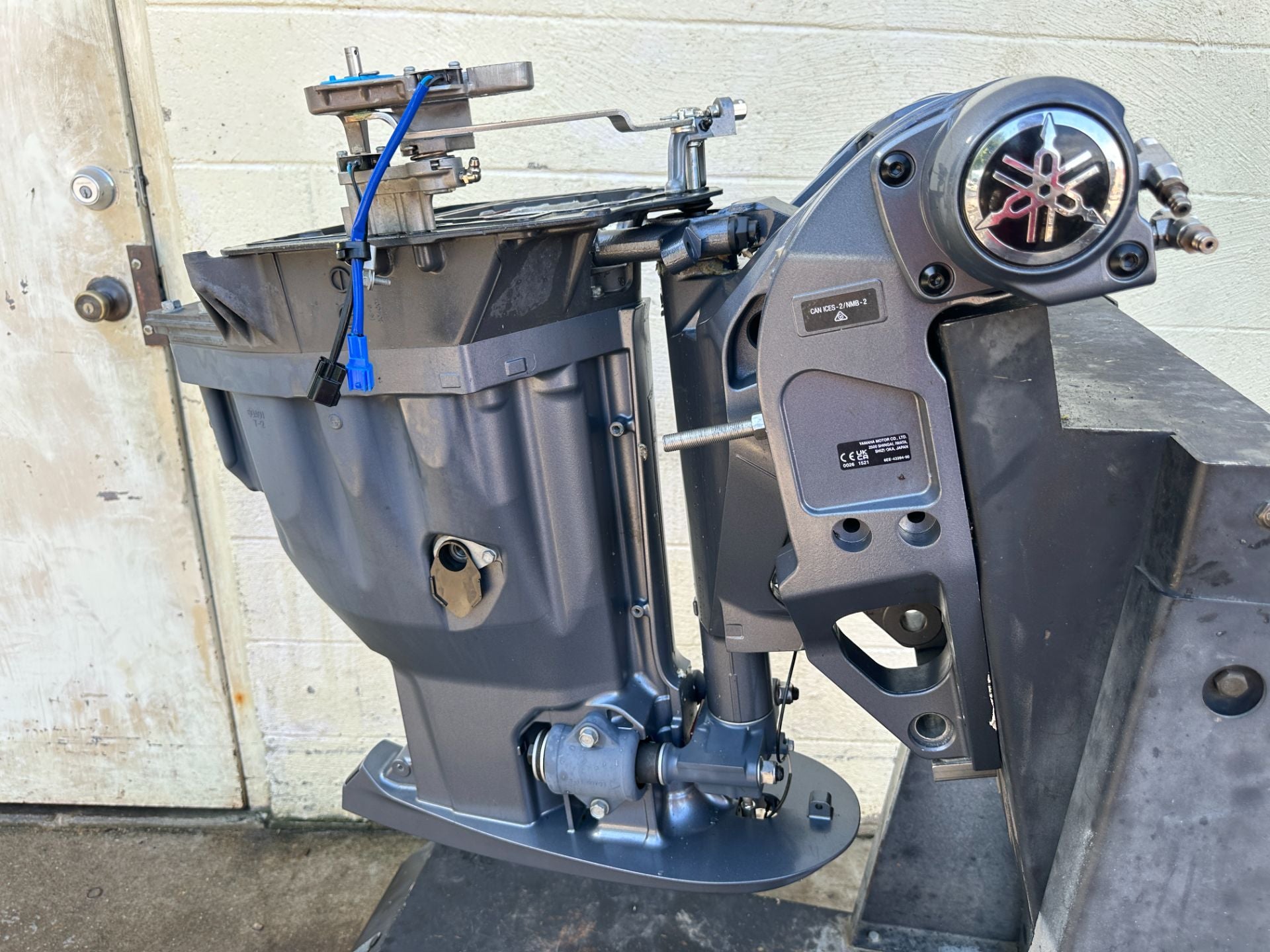 2022 Yamaha 200HP I4 Outboard Midsection & Swivel W/ Steering