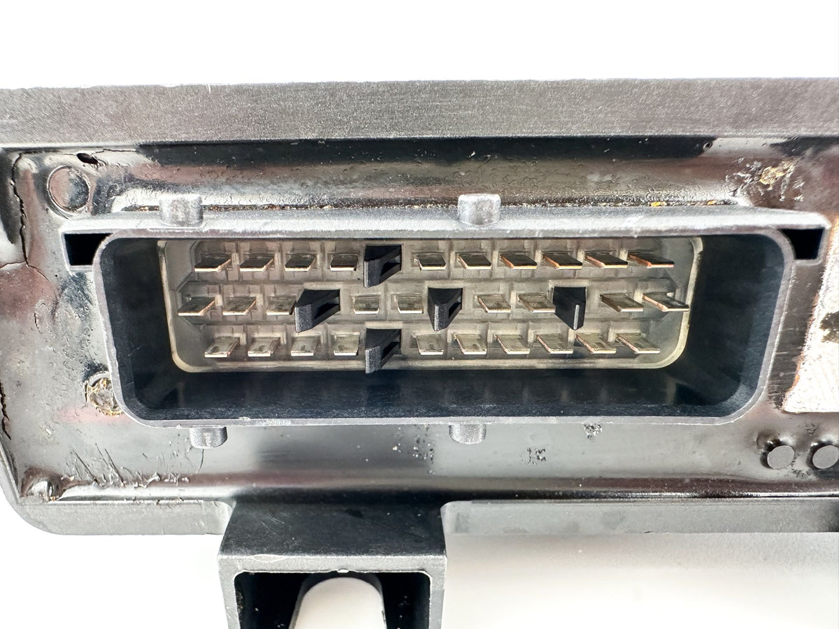 2017 Evinrude 115 HP 2 Stroke Outboard Engine Control Unit EMM 0587155 OEM