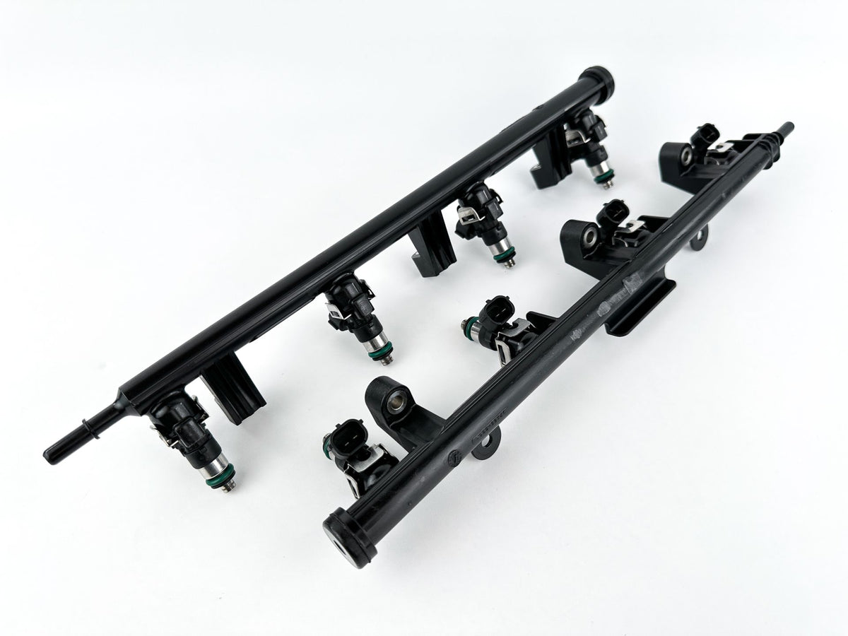 2013 Yamaha 350 HP 4 Stroke Outboard Fuel Injector Set W/ Rail 6AW-13761-00-00 OEM