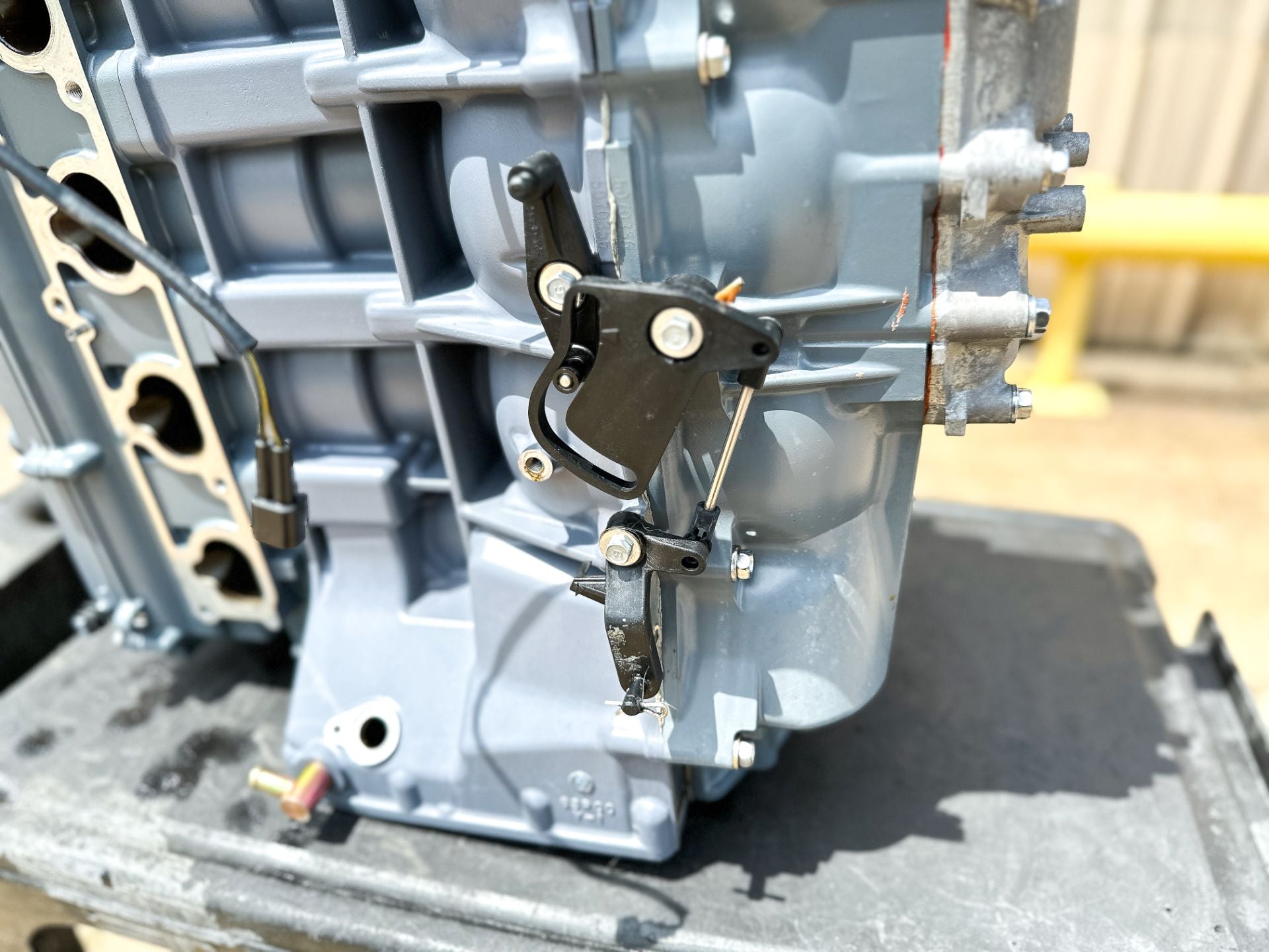 2004 Yamaha 150 HP 4 Stroke Outboard Powerhead 63P-W009B-00-1S OEM