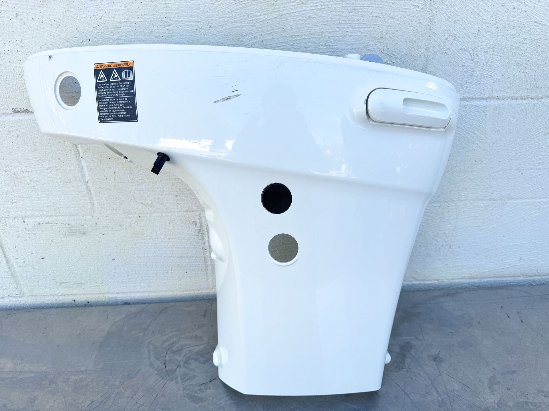 2017 Suzuki 115 HP 4 Stroke Outboard Lower Apron Cowling Port 61820-90J11-Y5S OEM