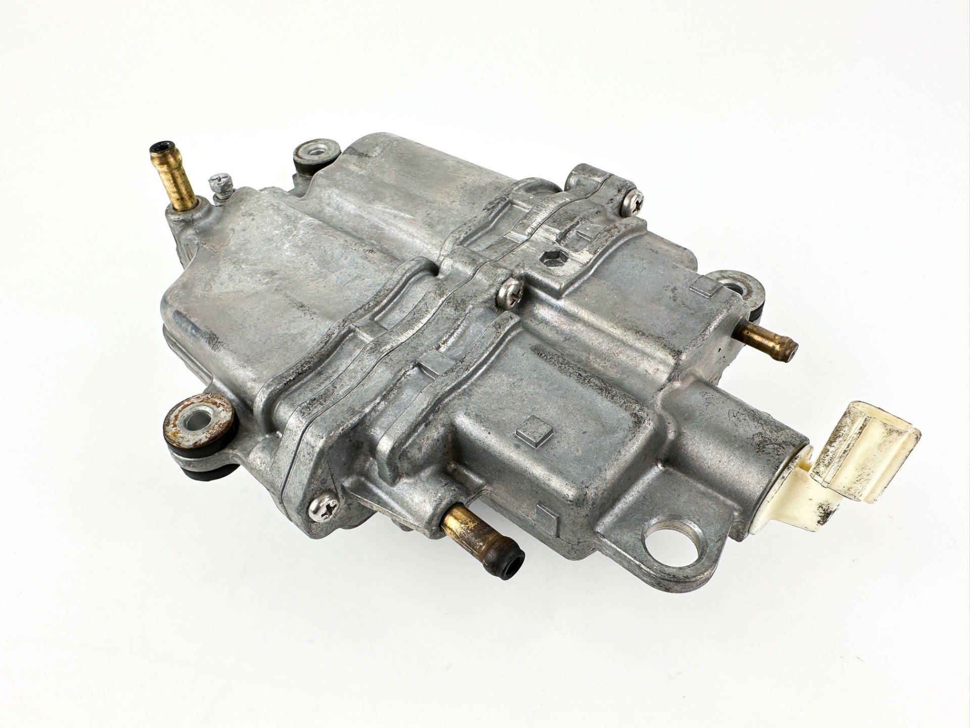 Suzuki DF 90 100 115 140 HP Outboard VST Fuel Vapor Separator 15600-90J00