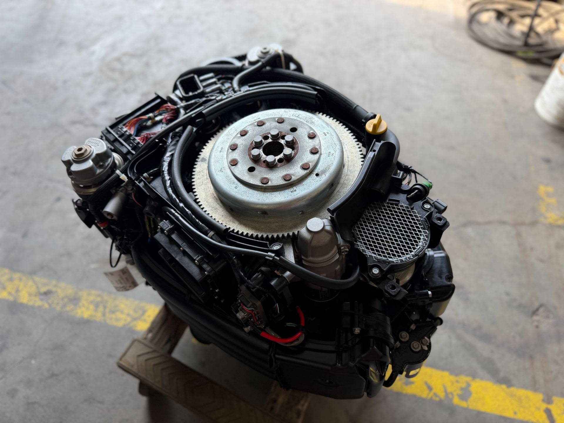2014 Yamaha F300 300 HP 4.2L Outboard Powerhead 1225 Hours
