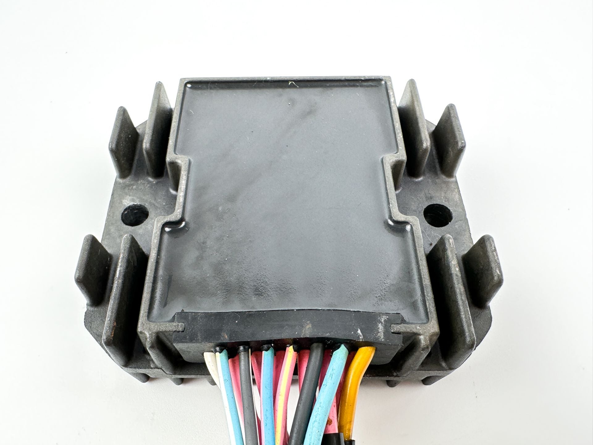 2004 Yamaha 225 HP 4 Stroke Outboard Drive Unit Assembly 69J-83306-01-00 OEM