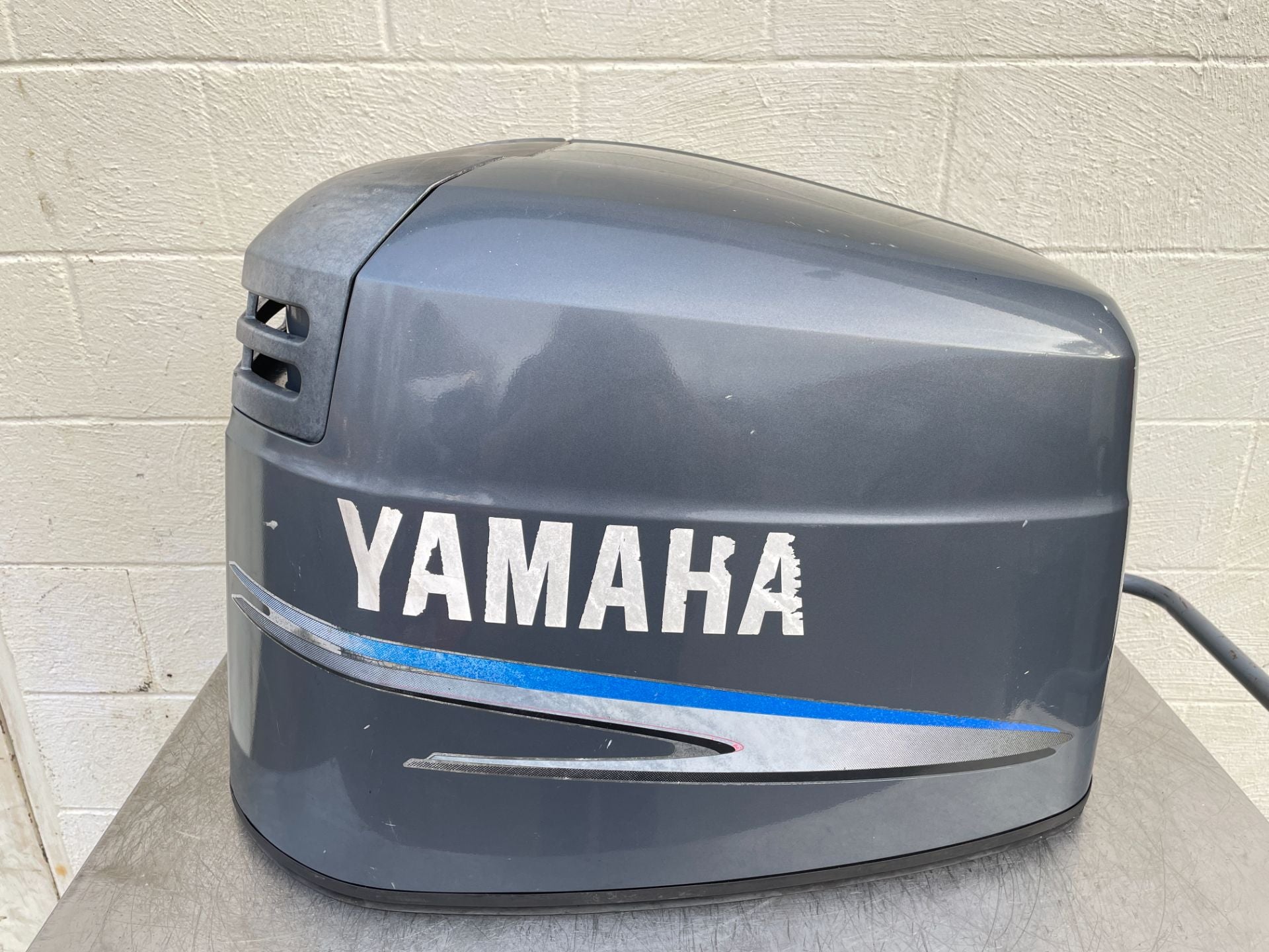 2005 Yamaha 150 HP 2 Stroke Outboard Top Cowling 64C-42610-50-4D OEM