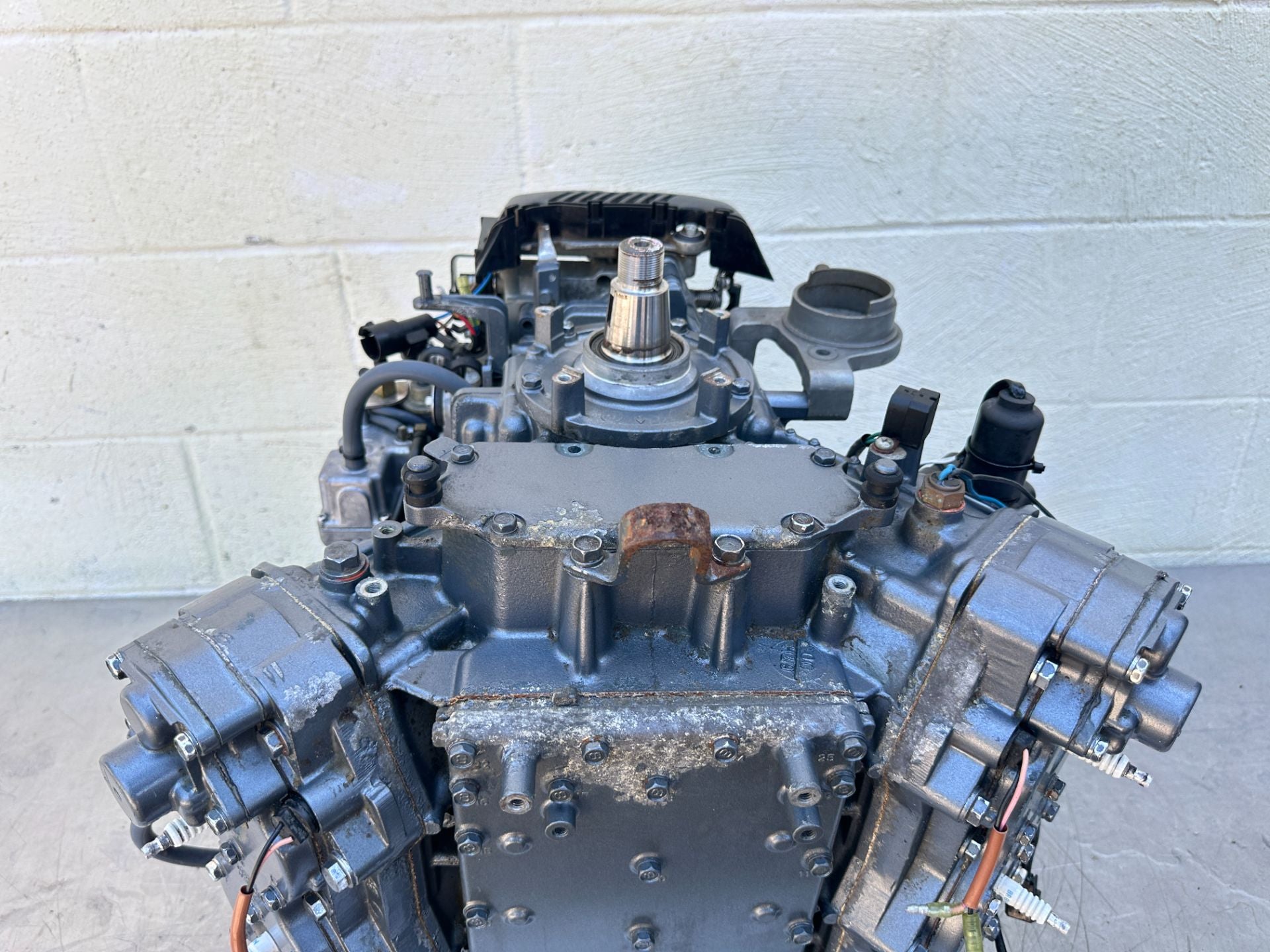 1999 Yamaha 200 HP 2 Stroke Outboard Powerhead 67H-15100-00-94 OEM