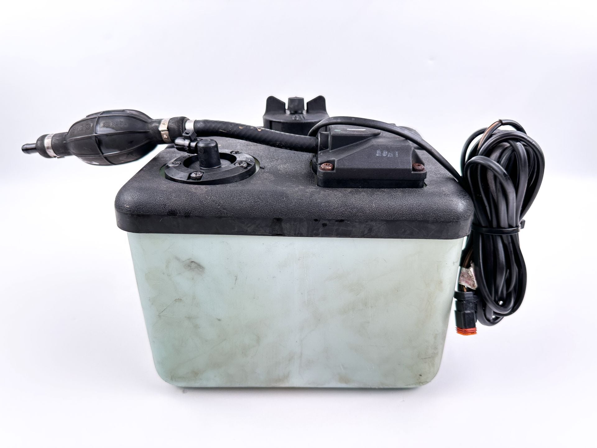 Johnson Evinrude 2 Stroke Ficht Remote Oil Supply Tank 1.8 Gallons W/ Return