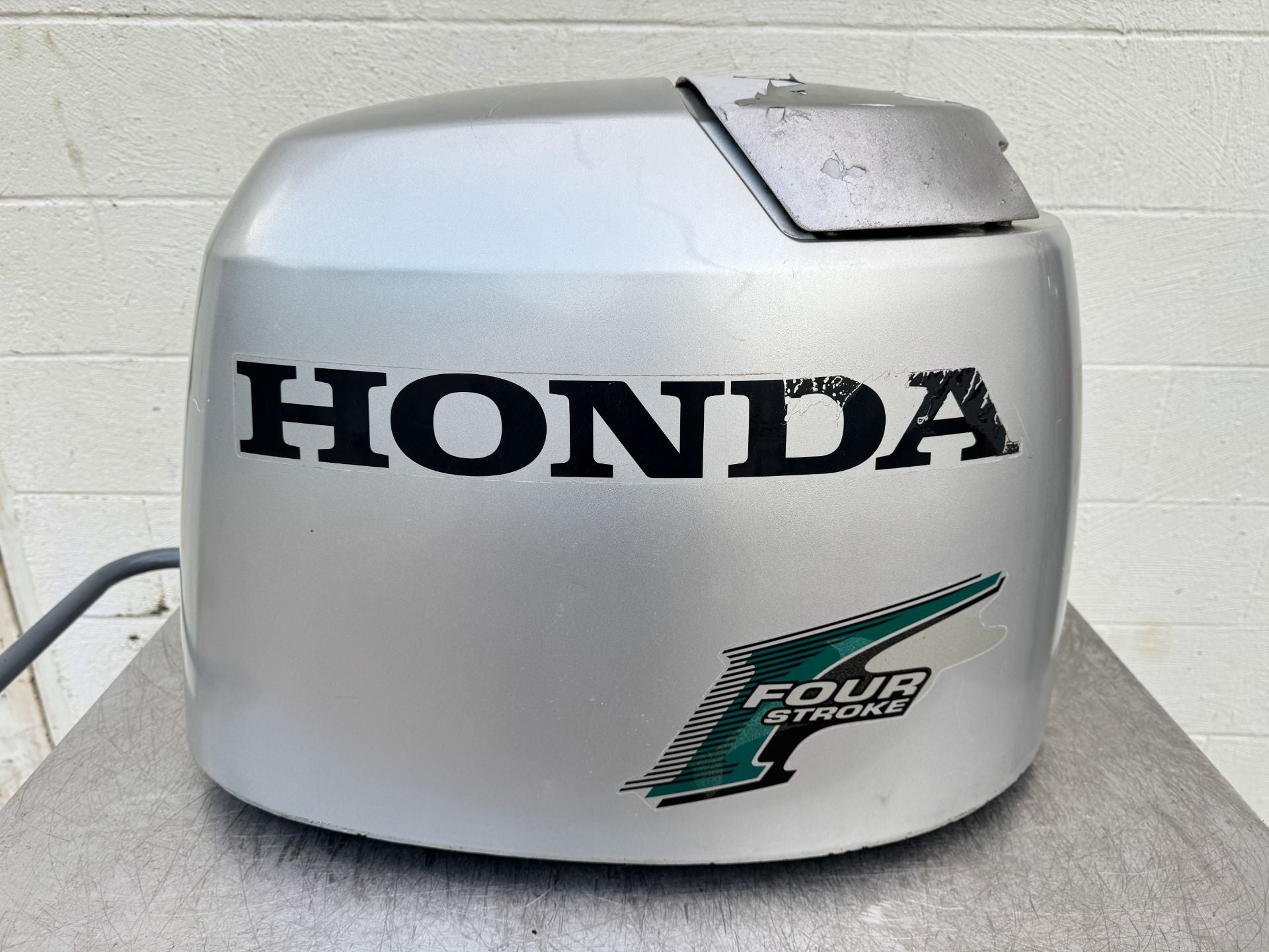 2004 Honda 90 HP 4 Stroke Outboard Top Cowling 63100-ZW1-030ZA OEM