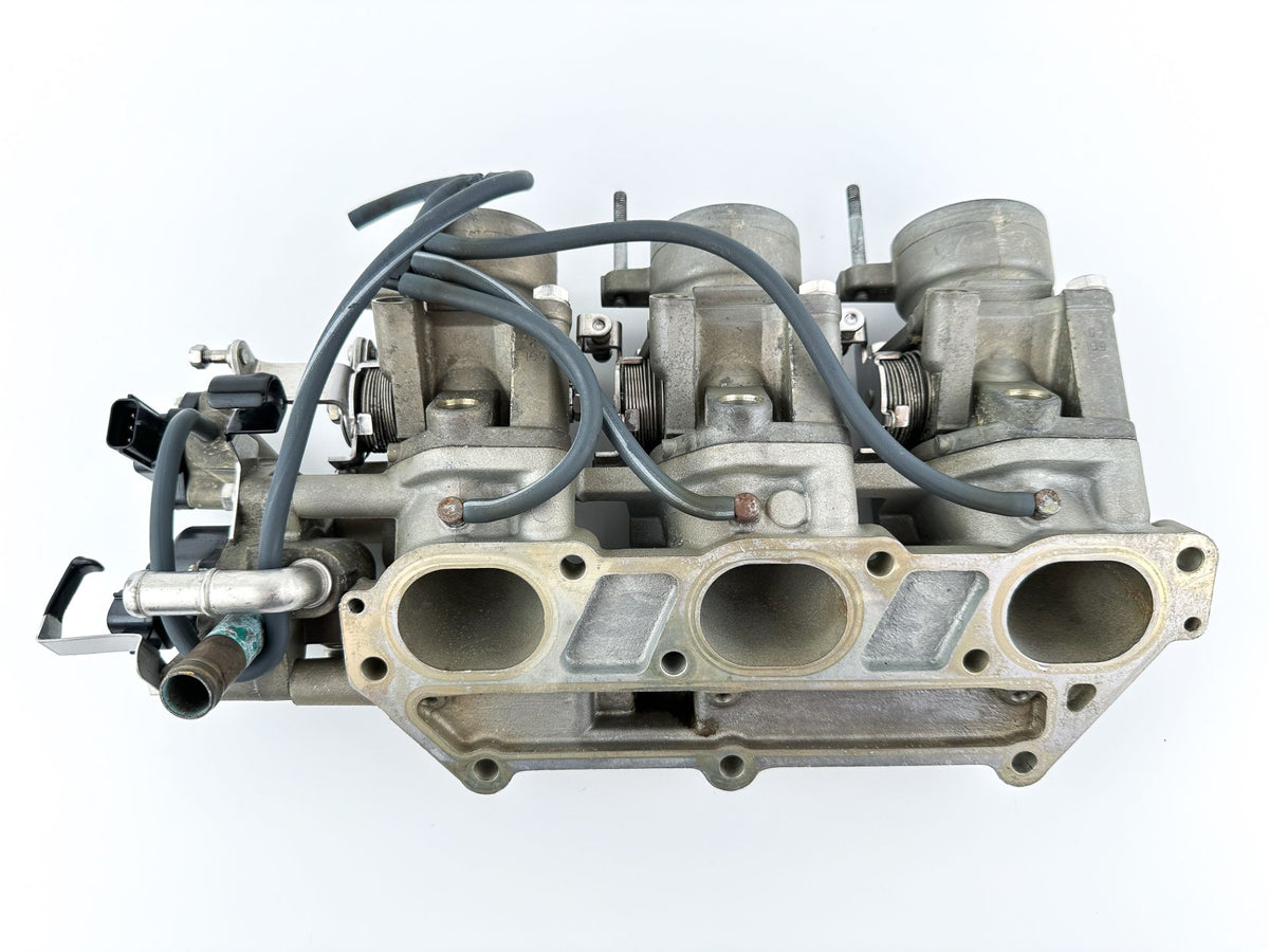 2002 Yamaha 200 HP 4 Stroke Outboard Intake Manifold & Throttle Body 60L-13750-00-00 OEM