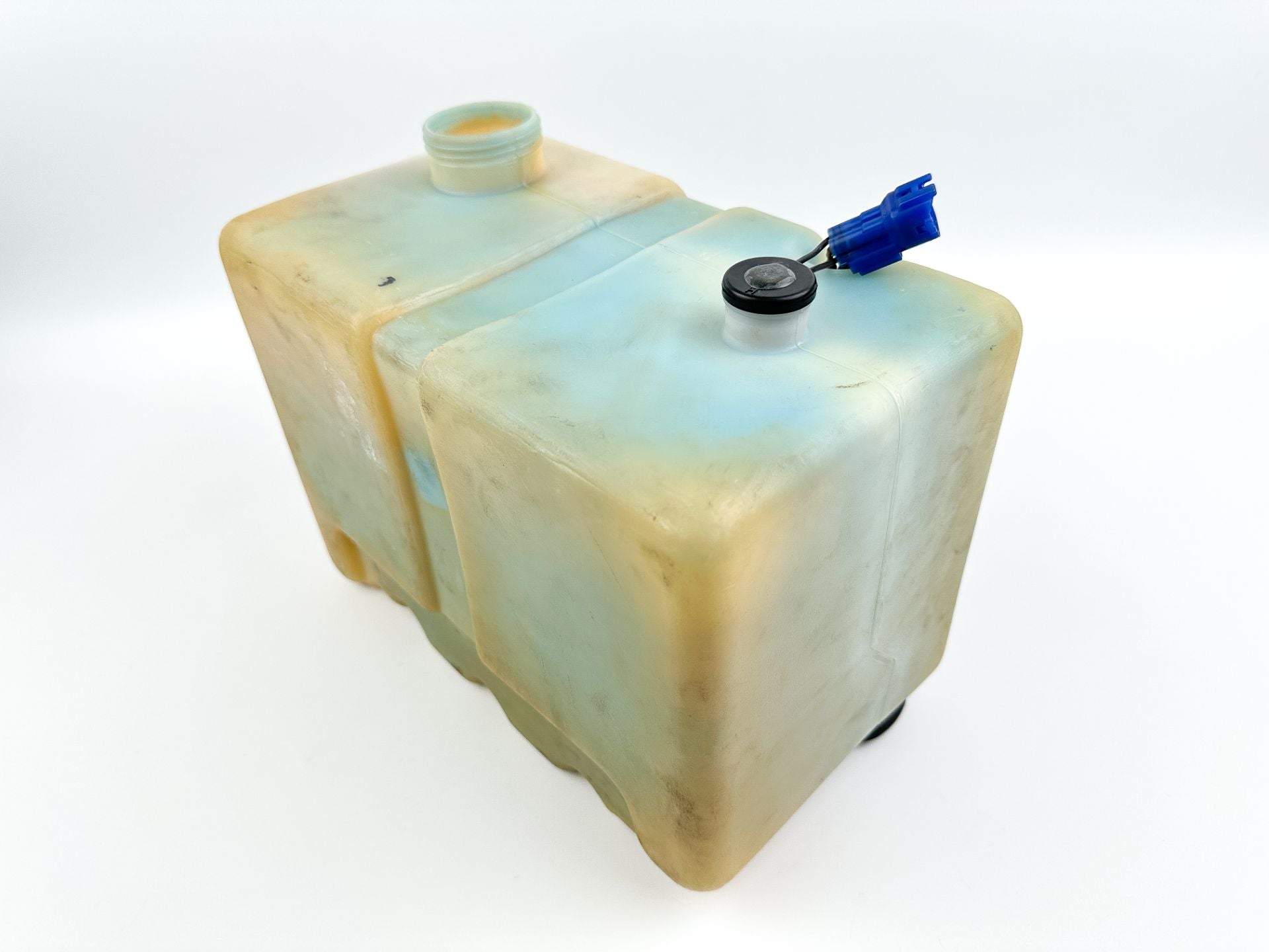 Yamaha Outboard Remote 2 Stroke Oil Tank Assembly With Pump 2.8 Gallons No Cap