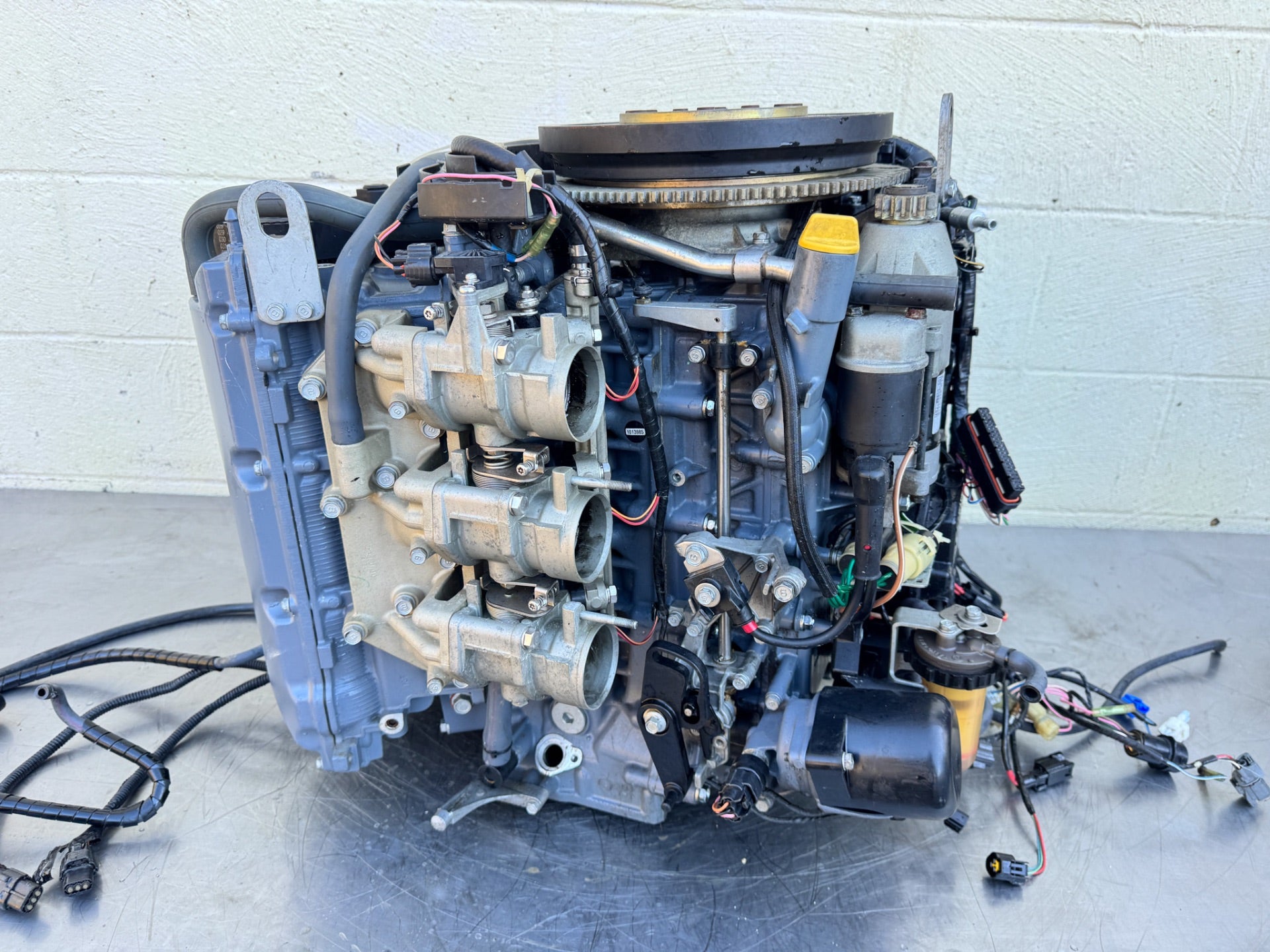 2004 Yamaha F225 225HP 3.3L 4 Stroke Outboard Powerhead - 231 Hours