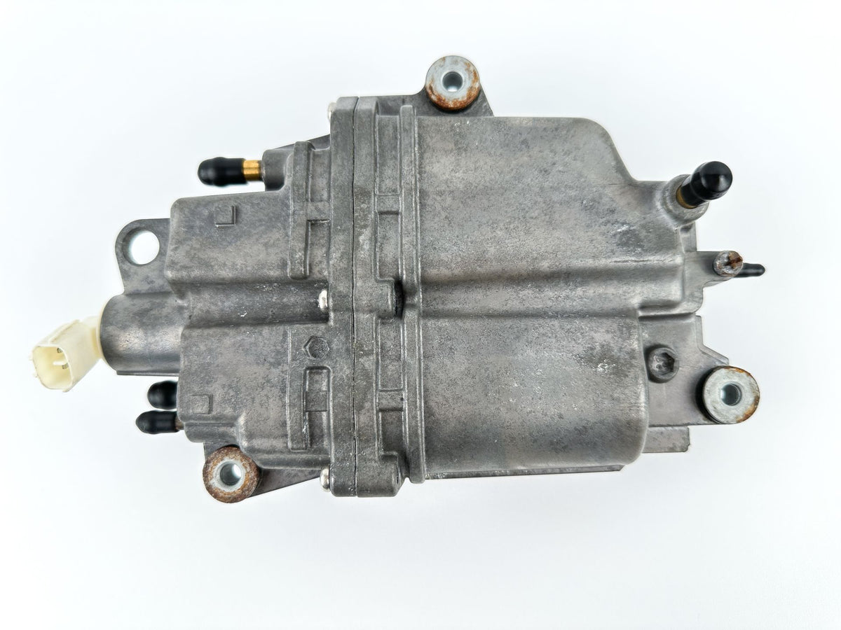 2011 Suzuki 140 HP 4 Stroke Outboard Vapor Separator Tank VST 15600-90J01 OEM