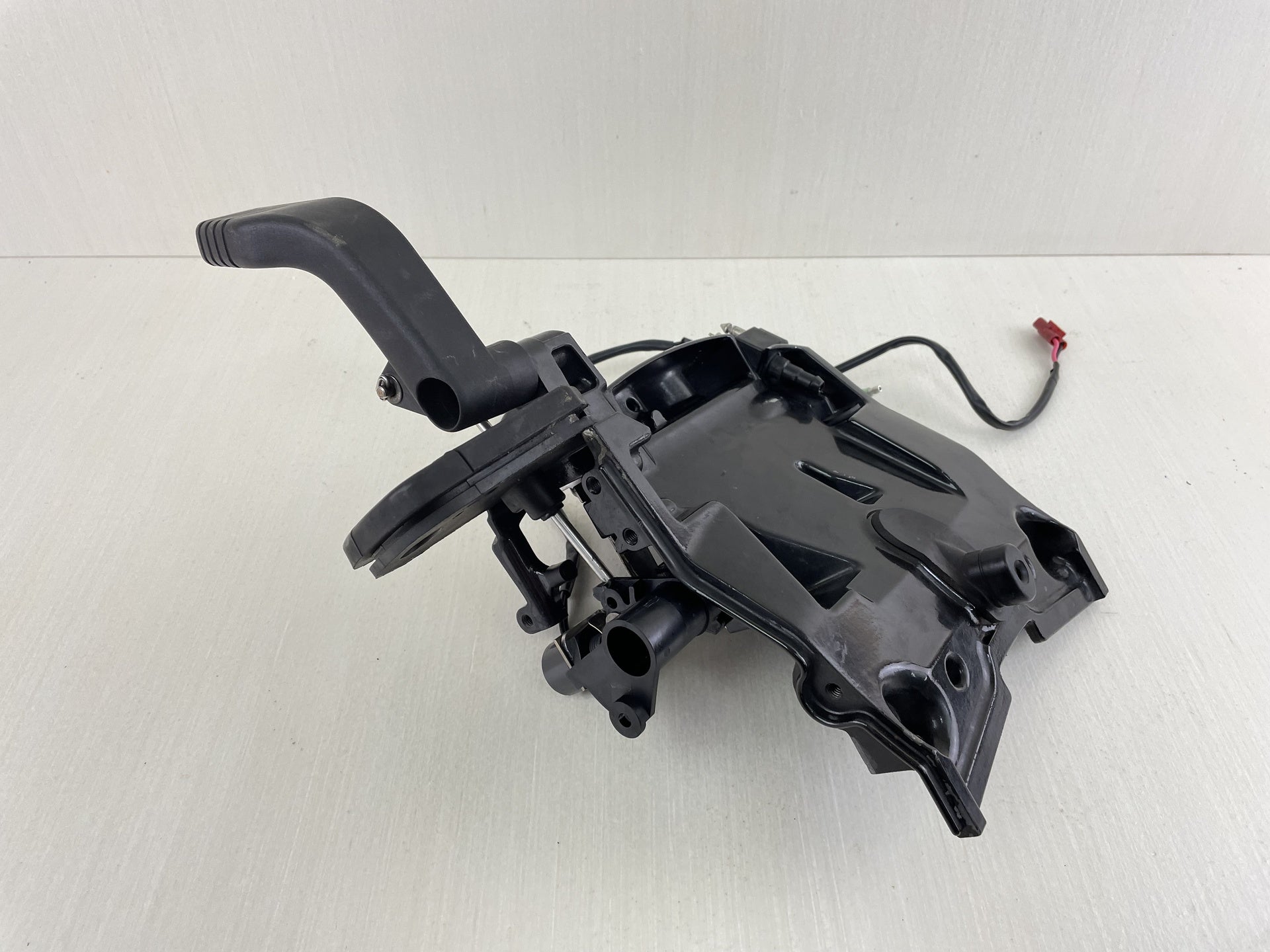 2011 Suzuki DF 25 HP 4 Stroke Twin-V Outboard Front Panel 61831-95J00-0EP