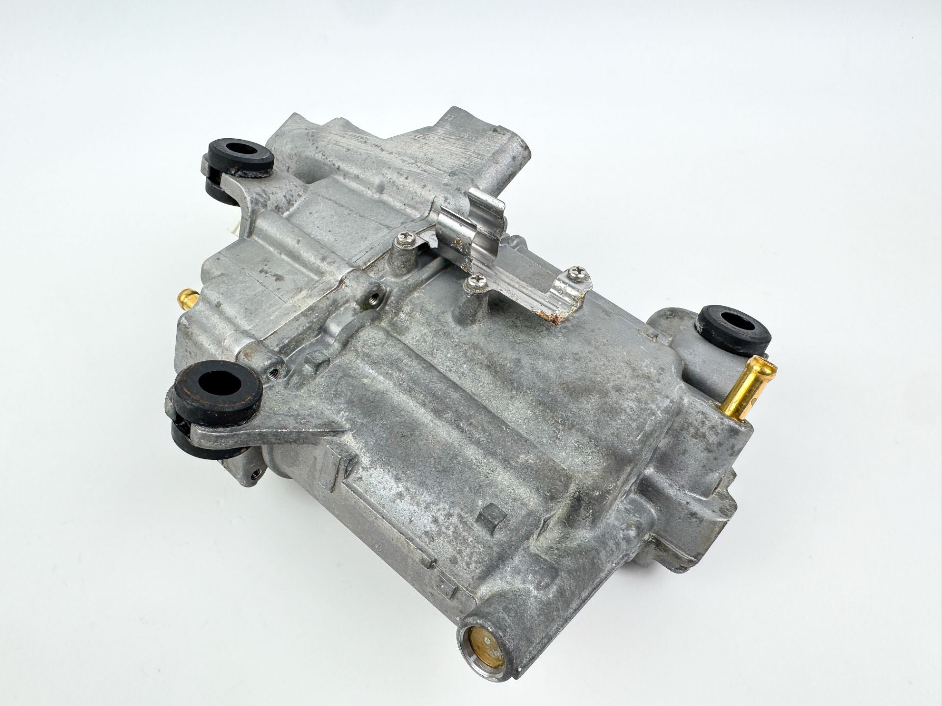 2010 Suzuki 250 HP 4 Stroke Outboard Vapor Separator Tank VST 15600-98J01 OEM