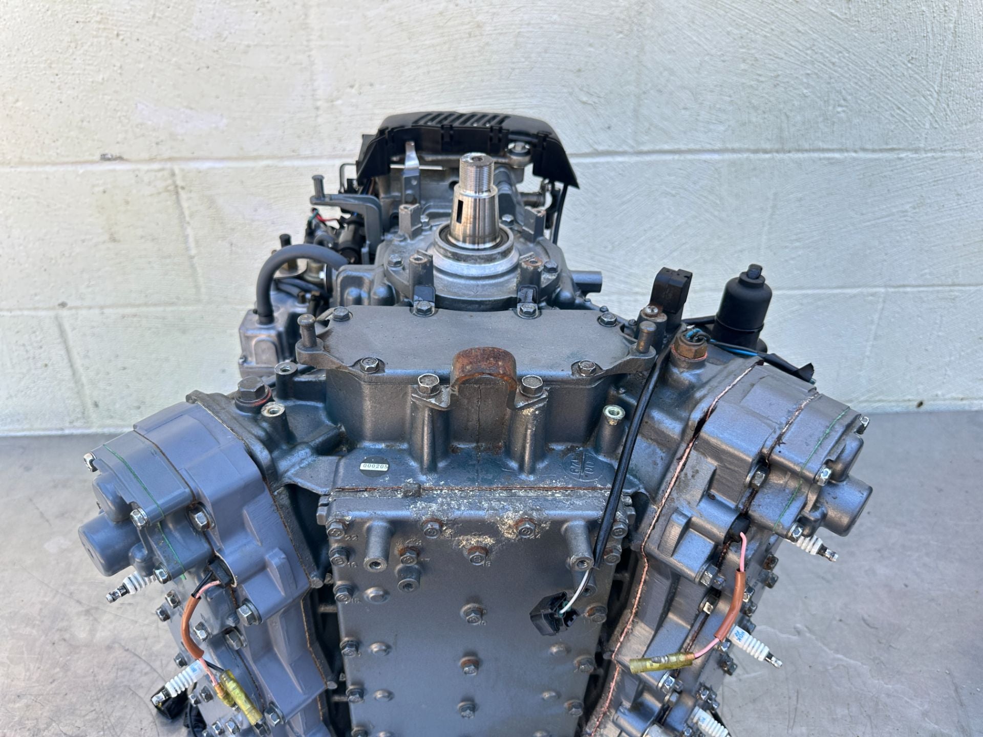 1999 Yamaha 200HP OX66 2 Stroke Outboard Powerhead 67H-15100-00-94 OEM