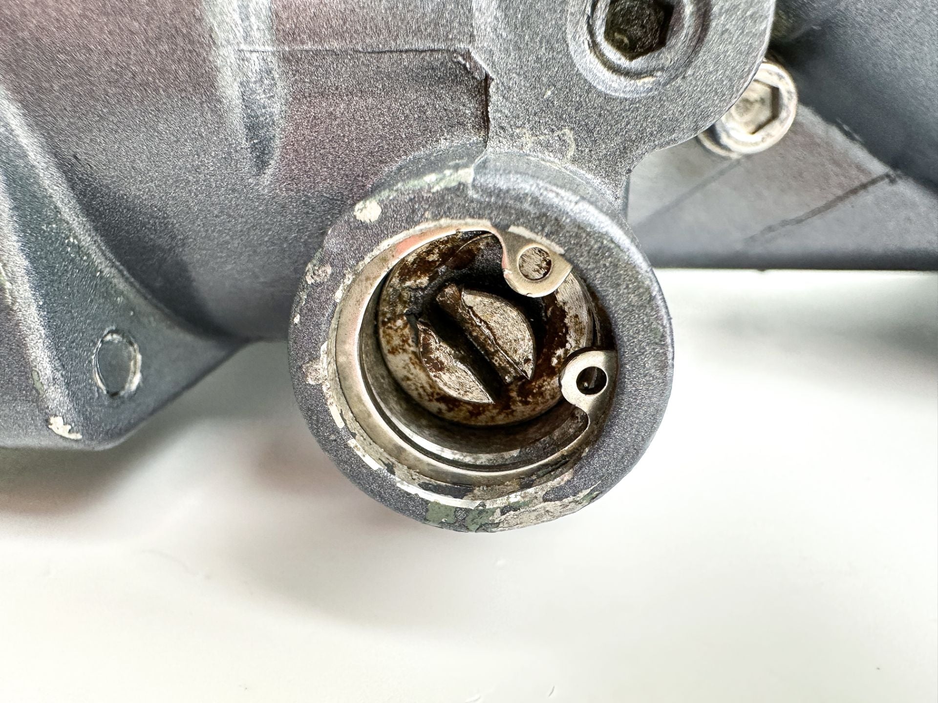 2004+ Yamaha F150 150HP 4 Stroke Outboard Power Trim Tilt Unit 63P-43800-00-4D