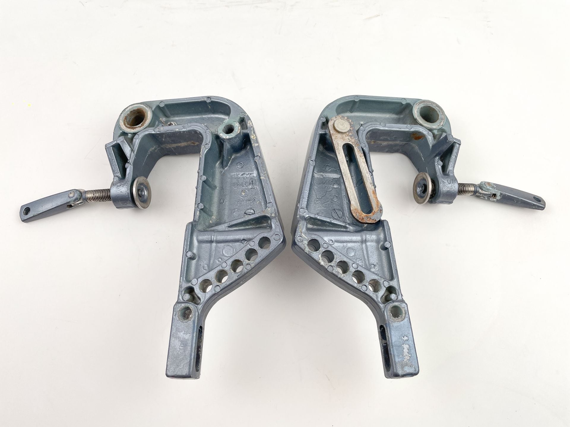 1990 Yamaha 30 HP 2 Stroke Outboard Clamp Bracket Pair 6H4-43111-05-EK OEM