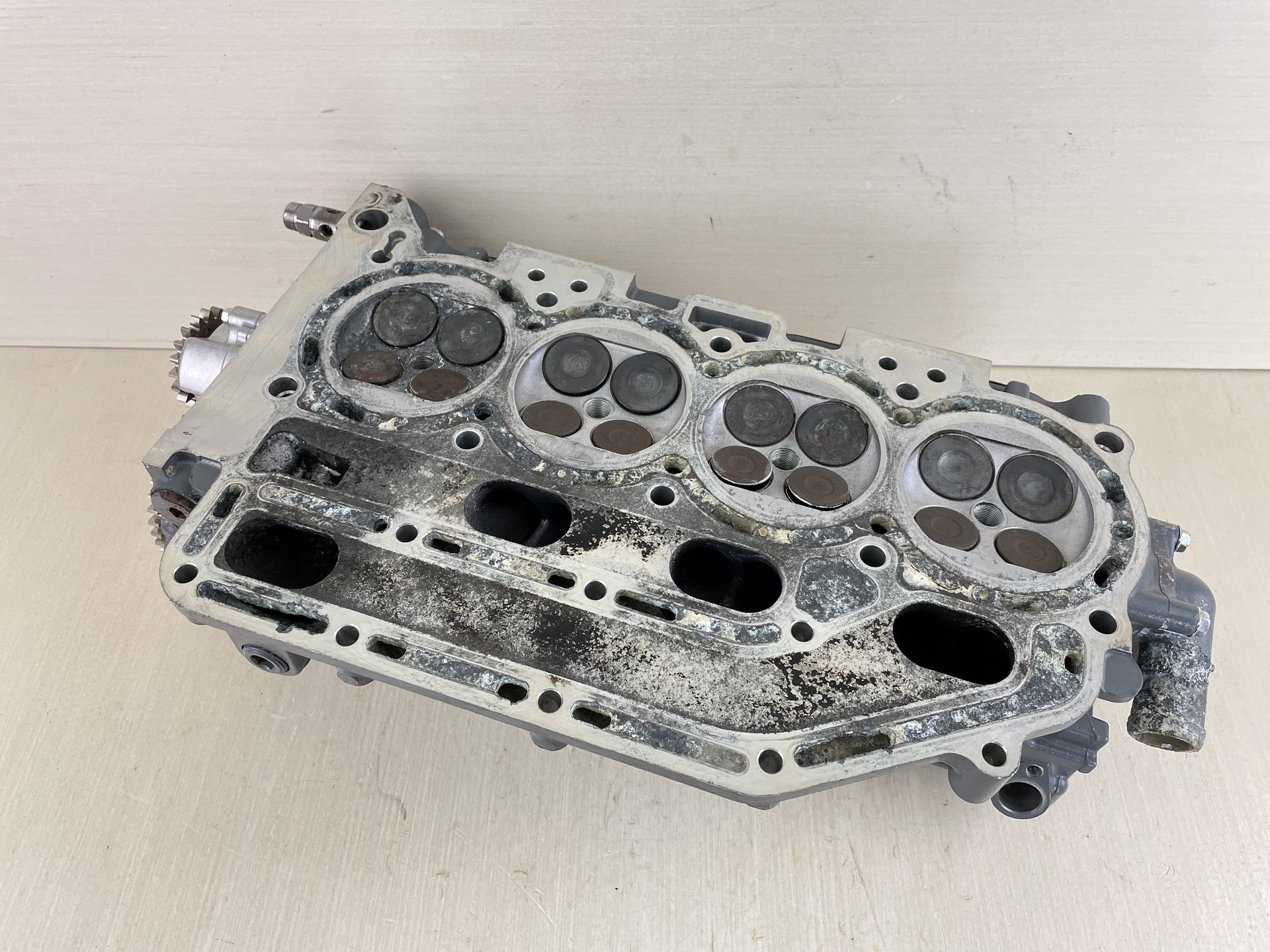 2004 Johnson Suzuki 140HP 4 Stroke Outboard Cylinder Head 11100-90J01 5033635 Parts