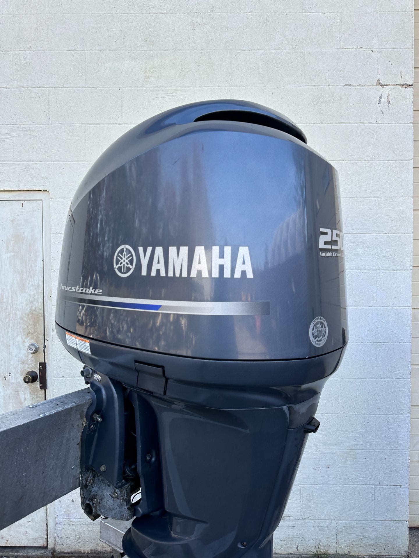 2014 Yamaha 250HP 4 Stroke Outboard Engine W/ 30" Shaft 825 Hours