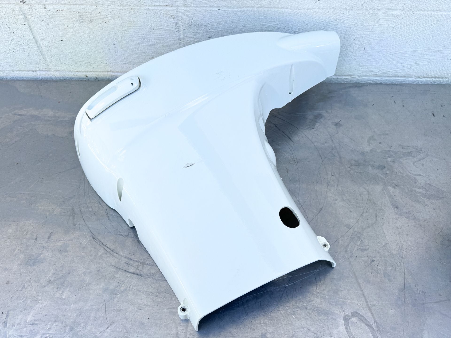 2017 Suzuki 115 HP 4 Stroke Outboard Lower Apron Cowling Starboard 61810-90J10-Y5S OEM
