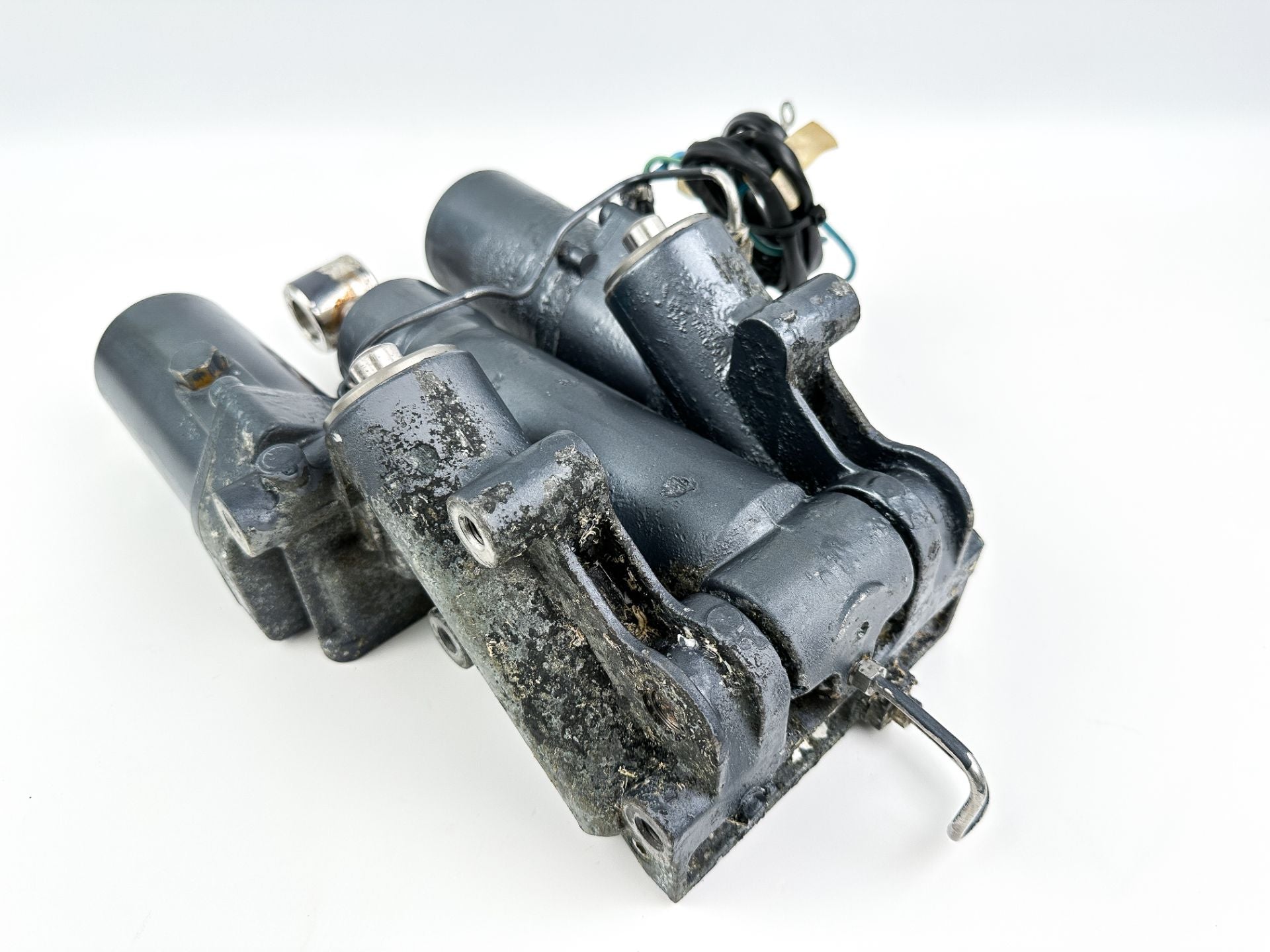 2002 Yamaha 225 HP 4 Stroke Outboard Power Trim Tilt Unit 69J-43800-00-4D OEM