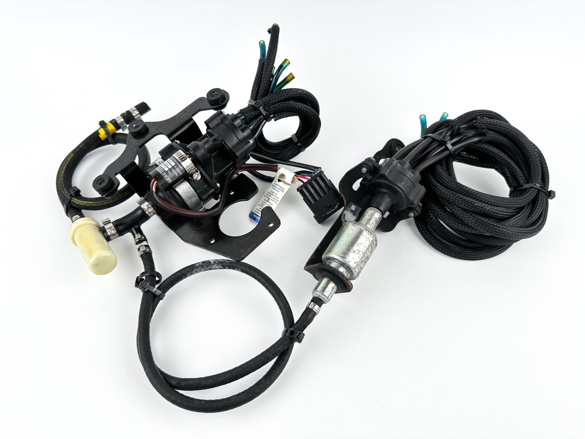 2014 Evinrude 300 HP 2 Stroke Outboard Oil Pump W/ Rear Pump 5008418