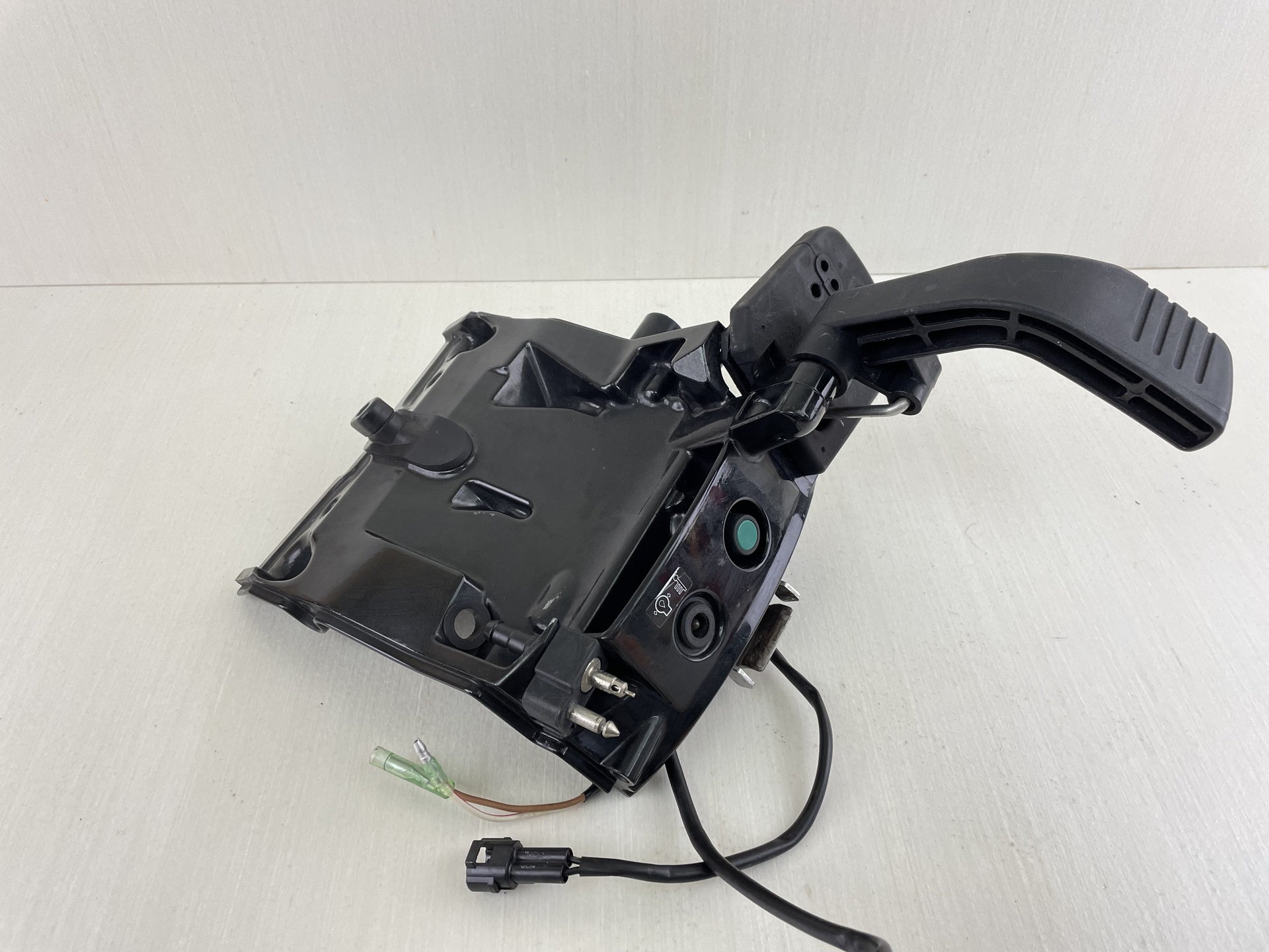 2011 Suzuki DF 25 HP 4 Stroke Twin-V Outboard Front Panel 61831-95J00-0EP