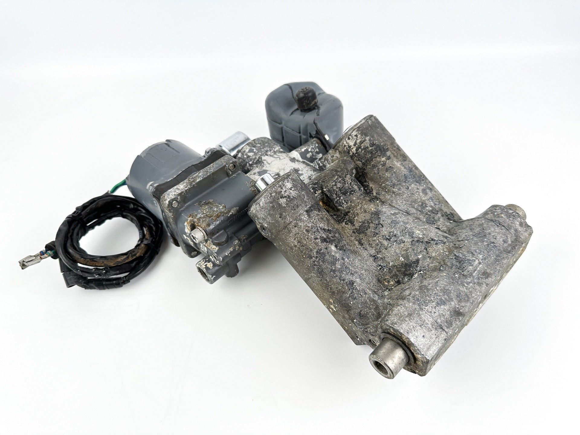 2002 Honda 90 HP 4 Stroke Outboard Power Trim Tilt Unit 56000-ZW1-708 Stuck Pin