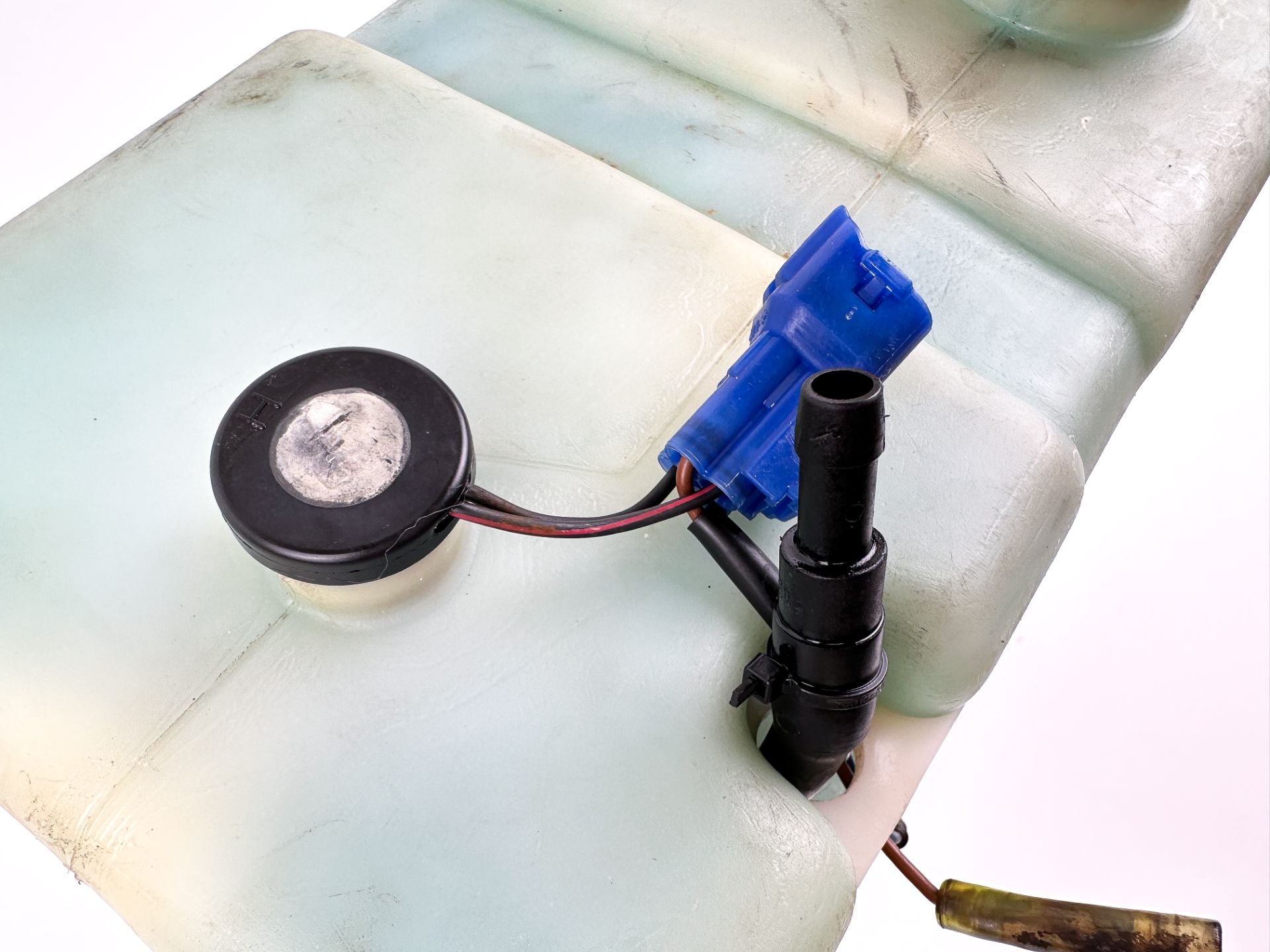 Yamaha Remote Outboard Oil Tank 10.5L 2.8 Gallons W/ Pump & Sensor