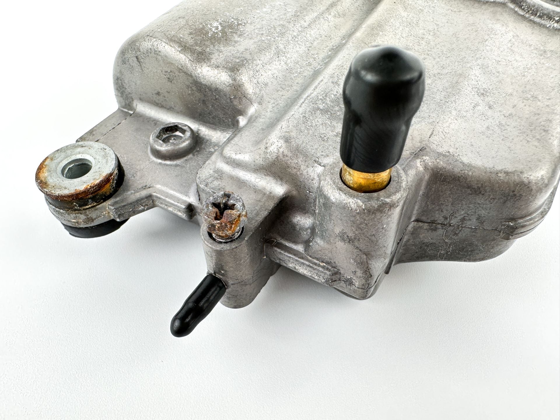 2011 Suzuki 140 HP 4 Stroke Outboard Vapor Separator Tank VST 15600-90J01 OEM