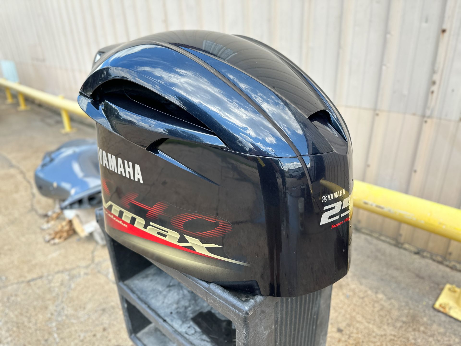 2012 Yamaha 250 HP 4 Stroke Outboard Top Cowling 6CB-42610-00-00 OEM