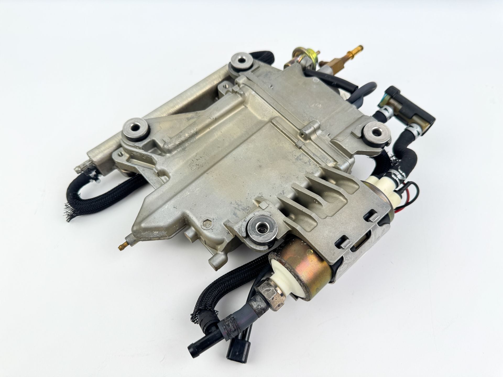 2006 Yamaha 250 HP 4 Stroke Outboard VST Float Chamber Assembly 6P2-14180-01-00 OEM