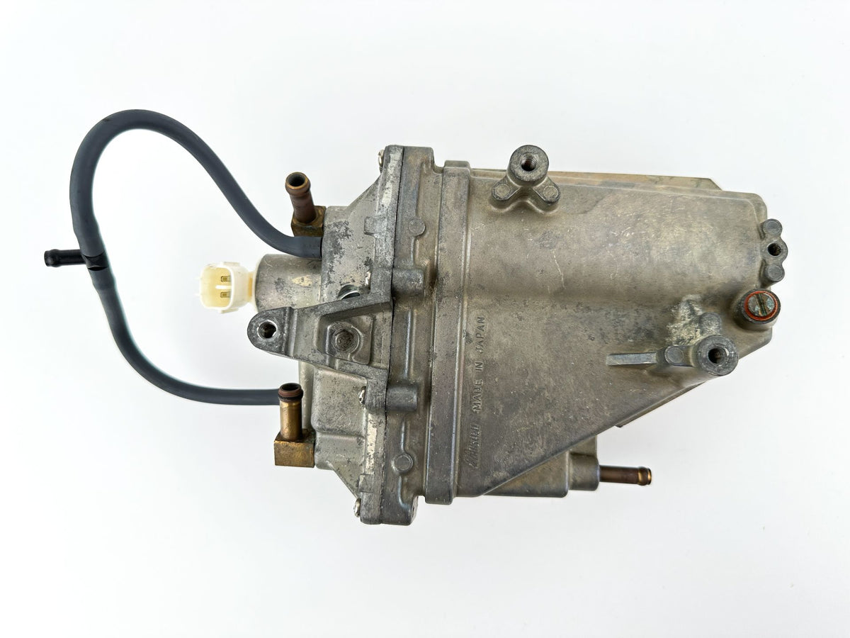 2002 Yamaha 115 HP 4 Stroke Outboard VST Float Chamber Assembly 68V-14180-01-00 OEM