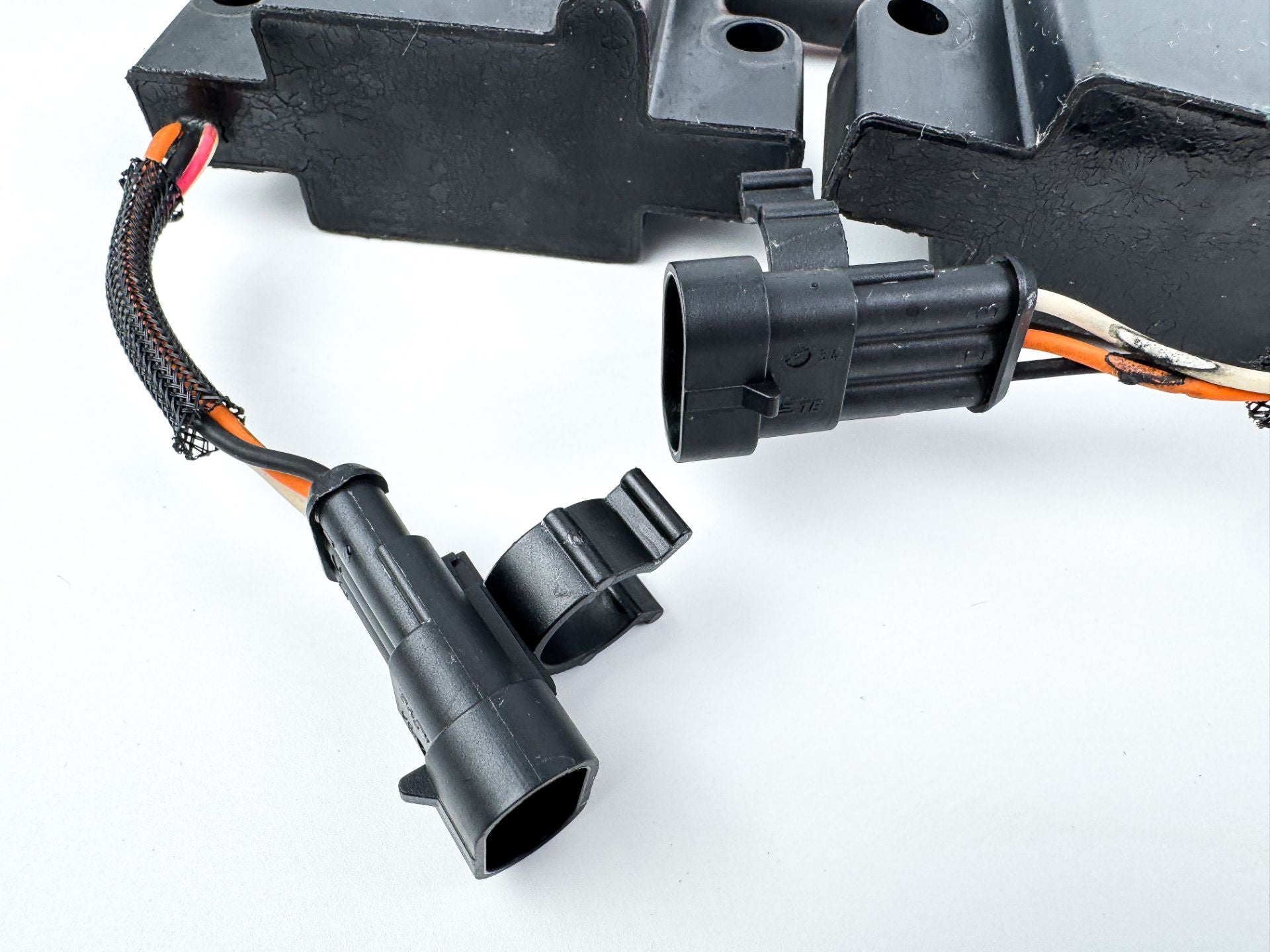 2017 Evinrude 200 HP Etec 2 Stroke Outboard Ignition Coil Set 0586980 OEM