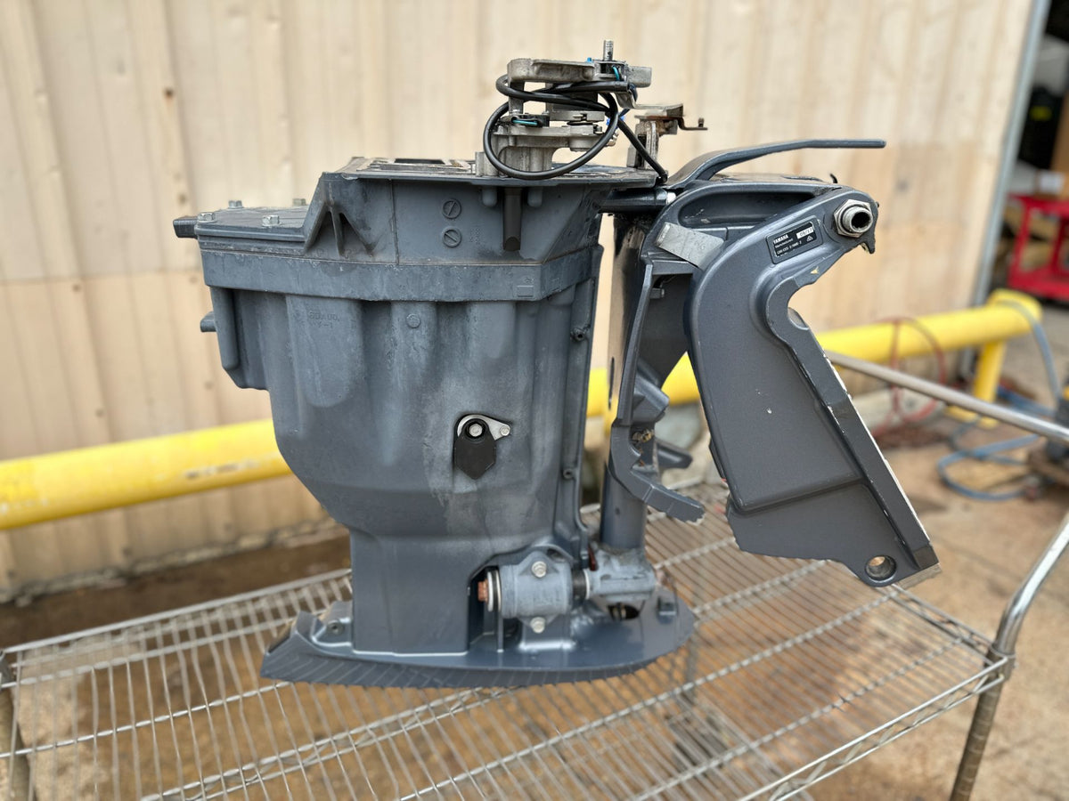 2017 Yamaha 200 HP 4 Stroke Outboard Complete Midsection & Swivel Bracket 6DA-45111-00-8D OEM