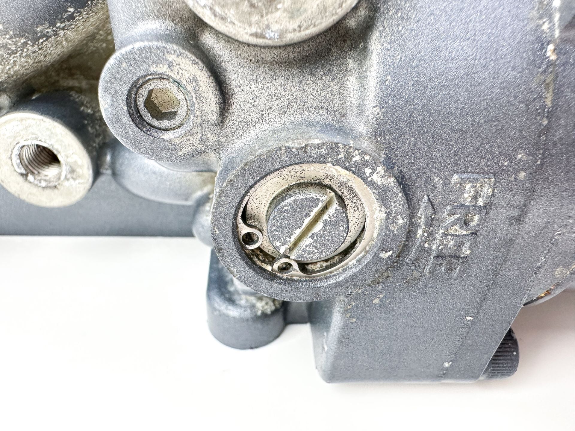 02-18 Yamaha 200 225 250 300 HP 4 Stroke Outboard Power Trim Tilt Unit