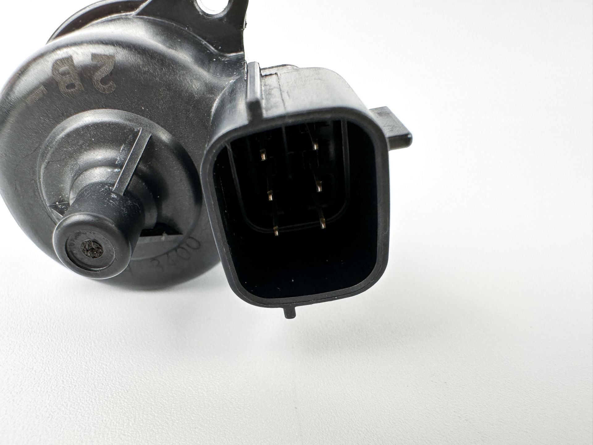 2004 Yamaha 225 HP 4 Stroke Outboard Idle Speed Control Valve ISC IAC 68V-1312A-00-00 OEM
