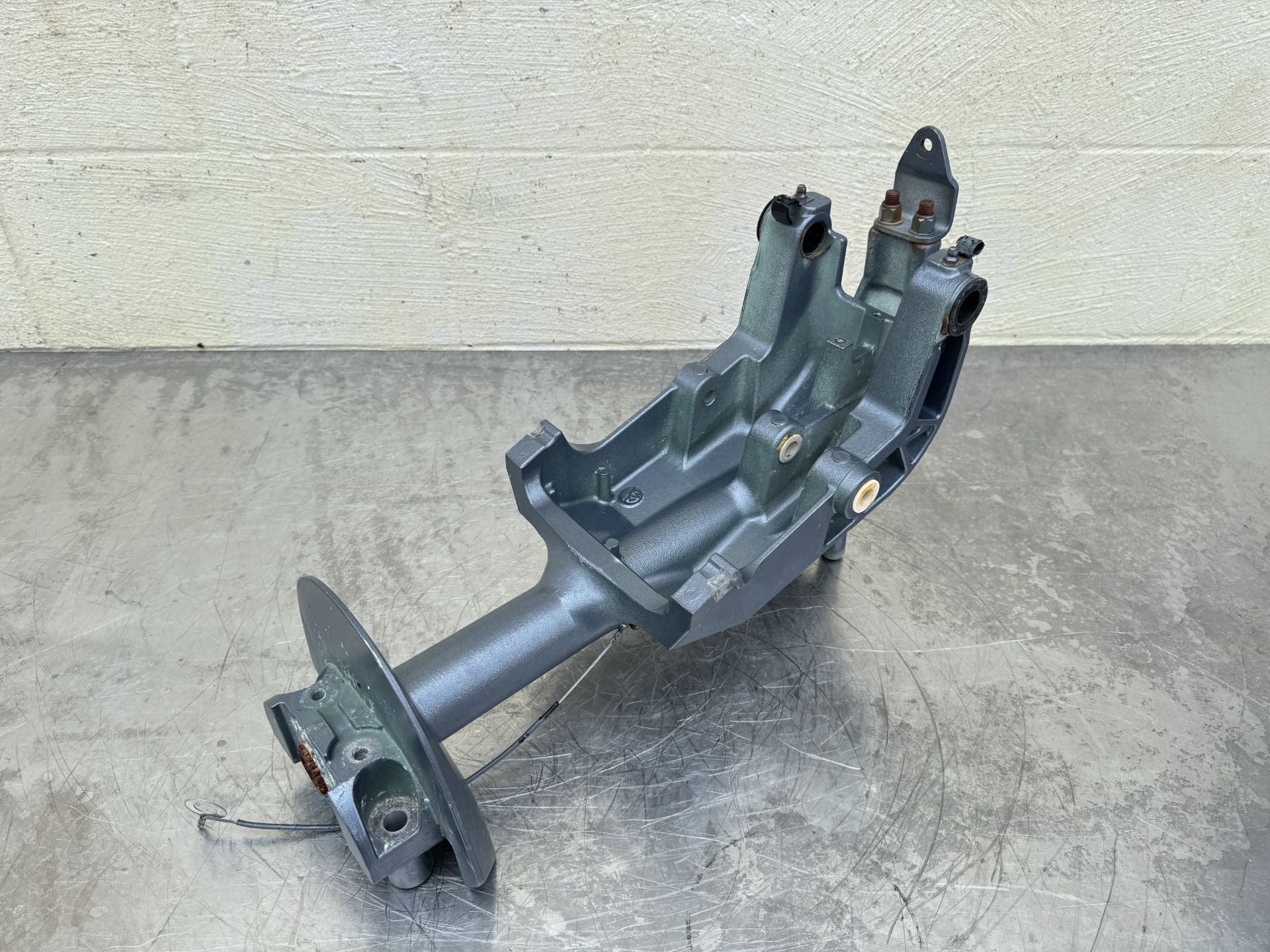 2001 Yamaha 40 HP 4 Stroke Outboard Swivel Bracket Power Trim Long