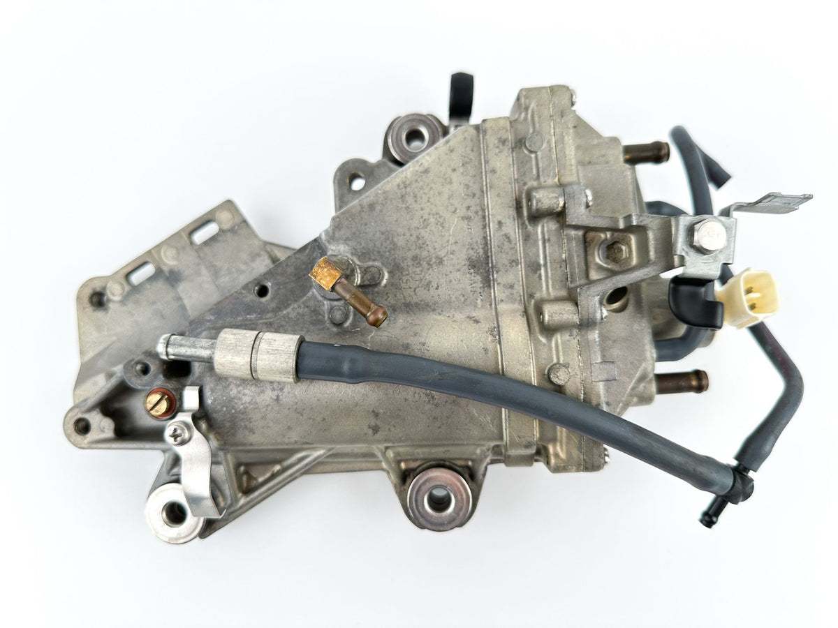 2004 Yamaha 225 HP 4 Stroke Outboard VST Float Chamber Assembly 69J-24410-00-00 OEM