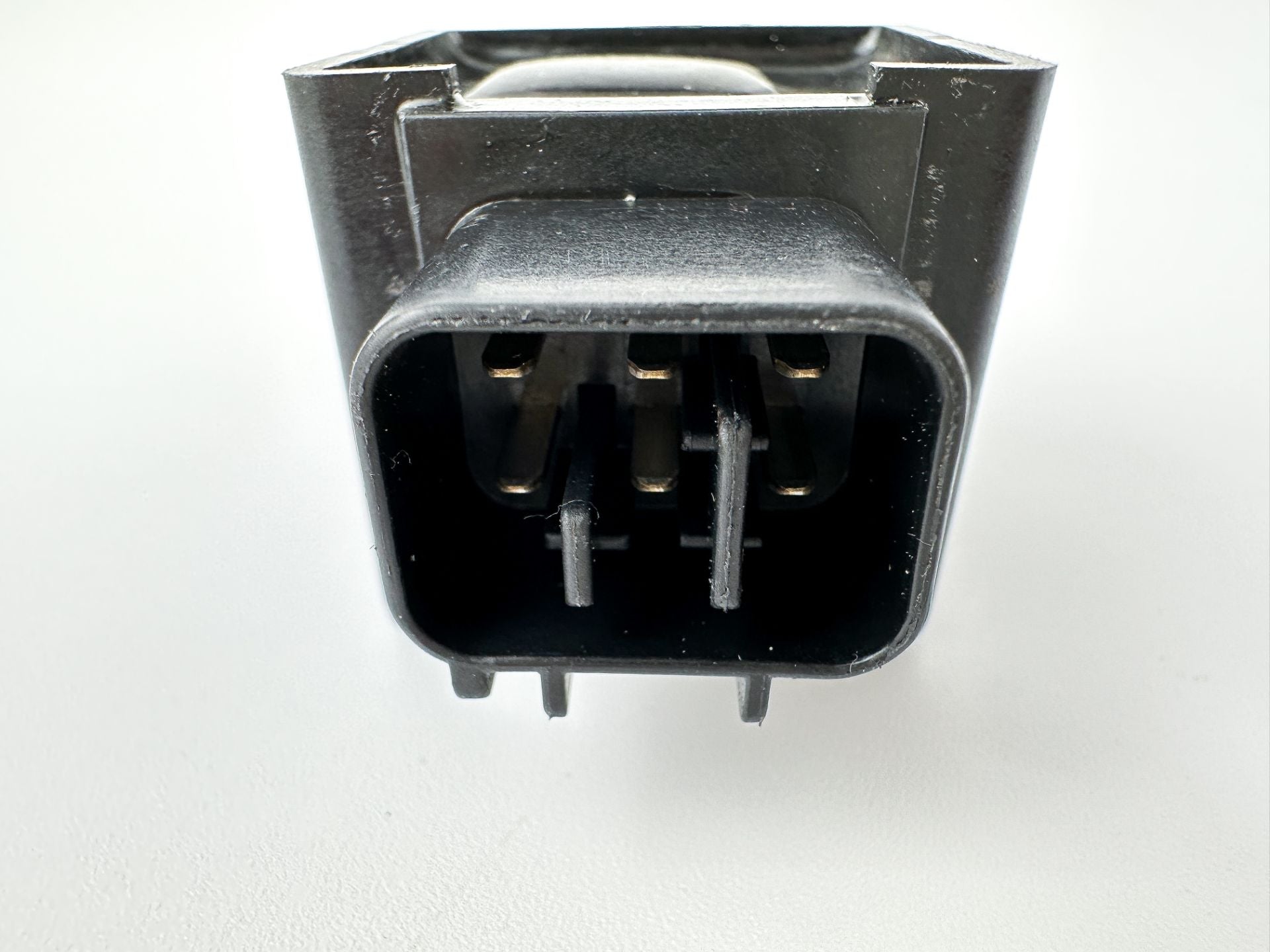 2004 Yamaha 225 HP 4 Stroke Outboard Relay Assembly 68V-81950-00-00 OEM