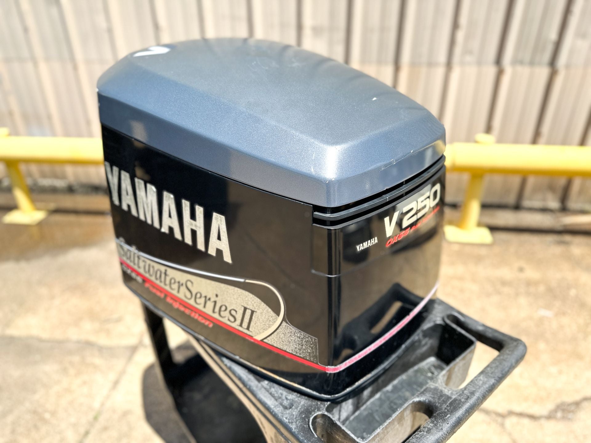 1999 Yamaha 250 HP 2 Stroke Outboard Top Cowling 65L-42610-V0-4D OEM