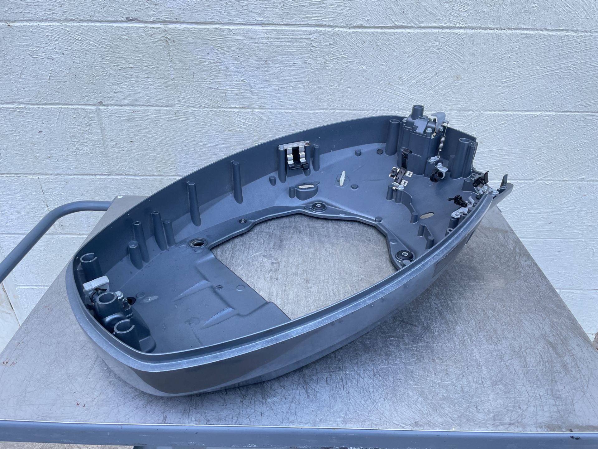 2012 Yamaha 150 HP 4 Stroke Outboard Bottom Cowling Pan 63P-42710-01-8D OEM