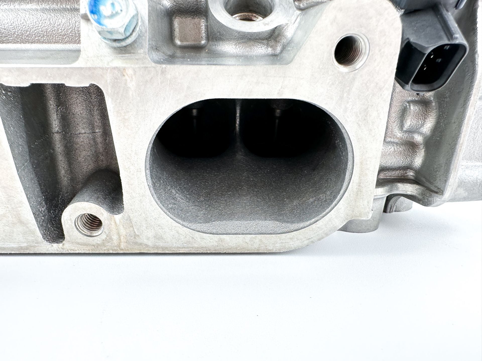 Yamaha 200 225 250 HP Starboard Cylinder Head 6CB-W009A-00-00 2010 - 2014
