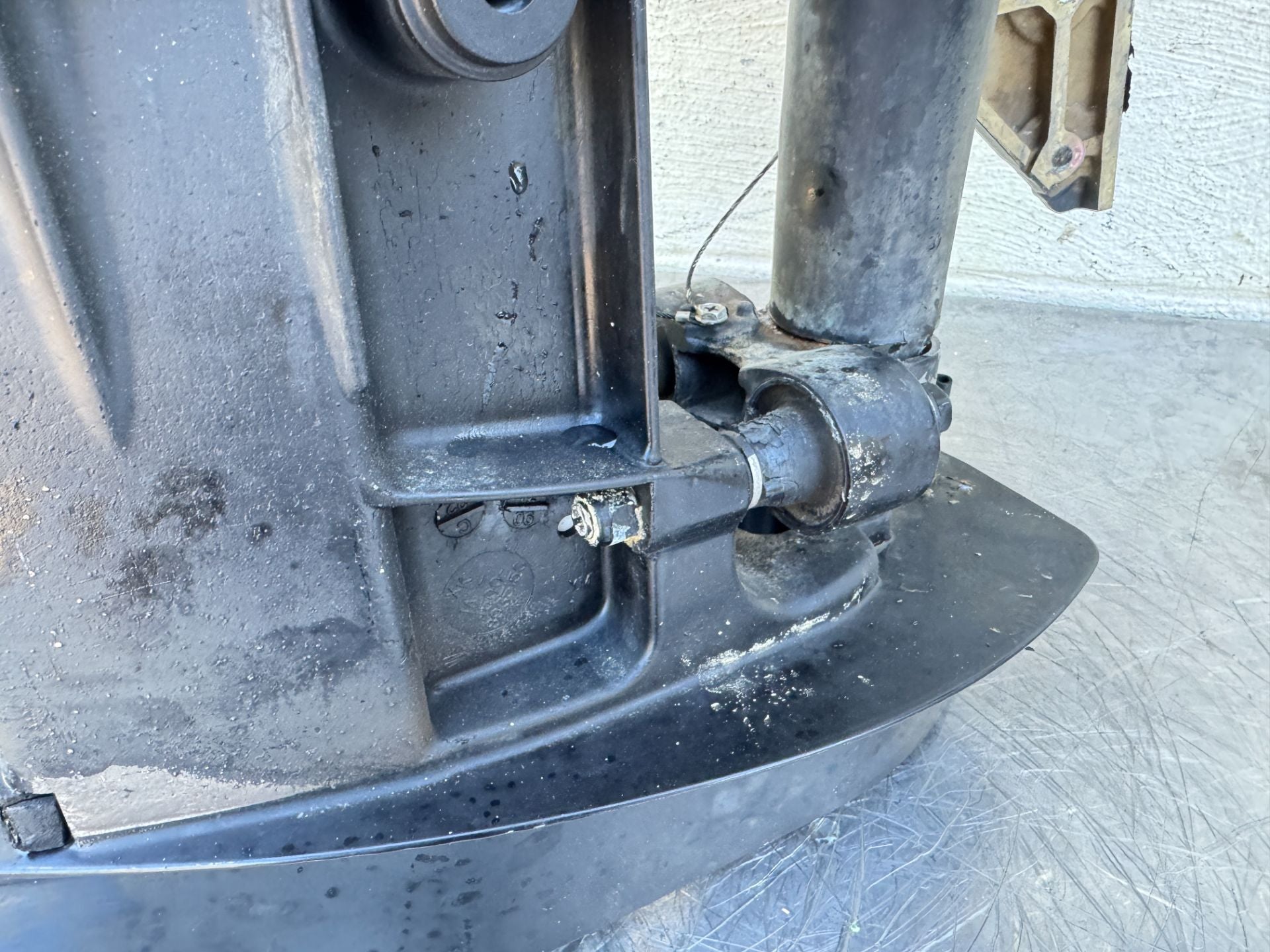 2007 Mercury 60 HP 4 Stroke Outboard Complete Midsection & Swivel Bracket 852421T5