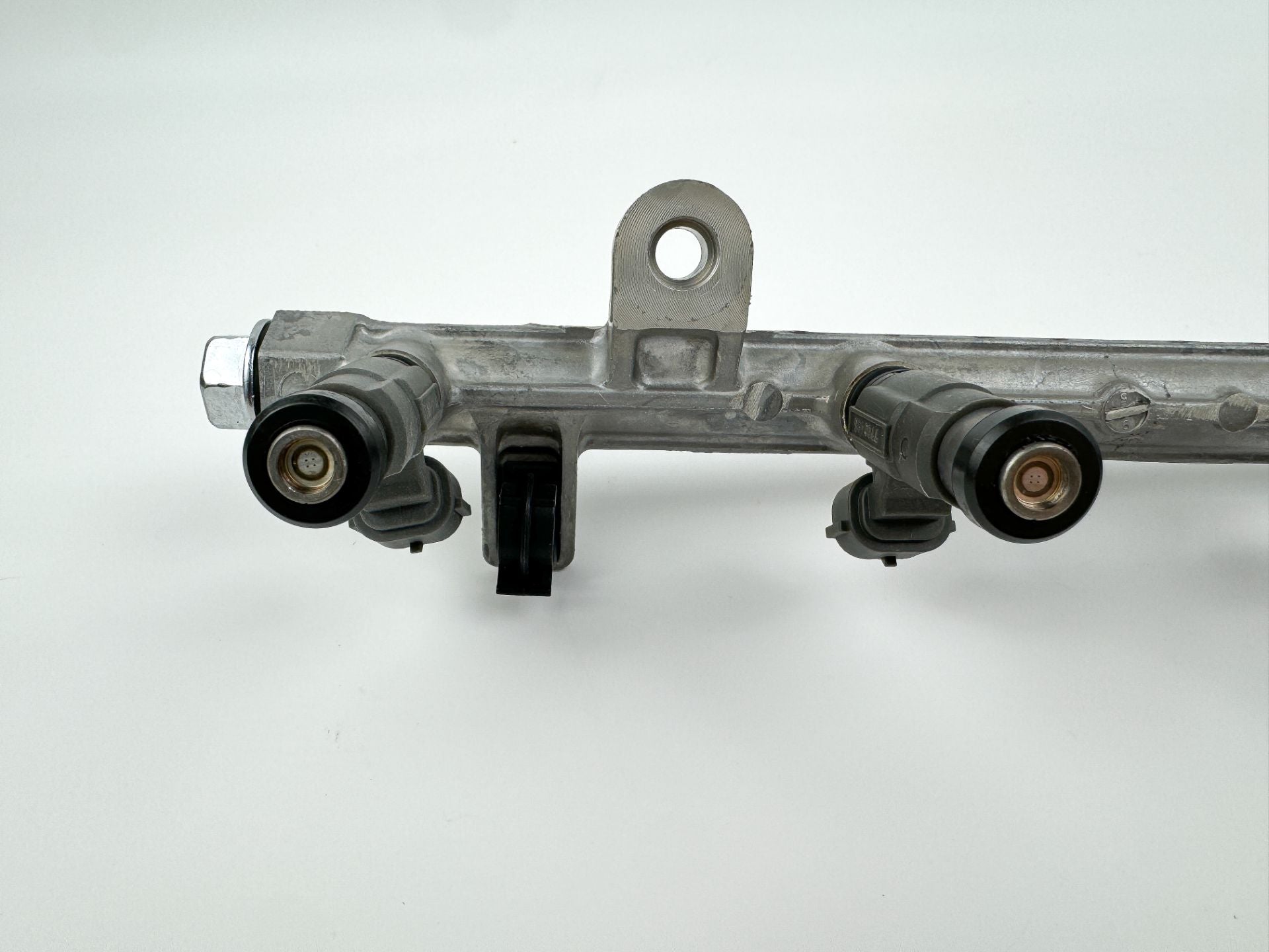 2005 Suzuki 60 HP 4 Stroke Outboard Fuel Injector Set W/ Rail 15710-66D00 OEM
